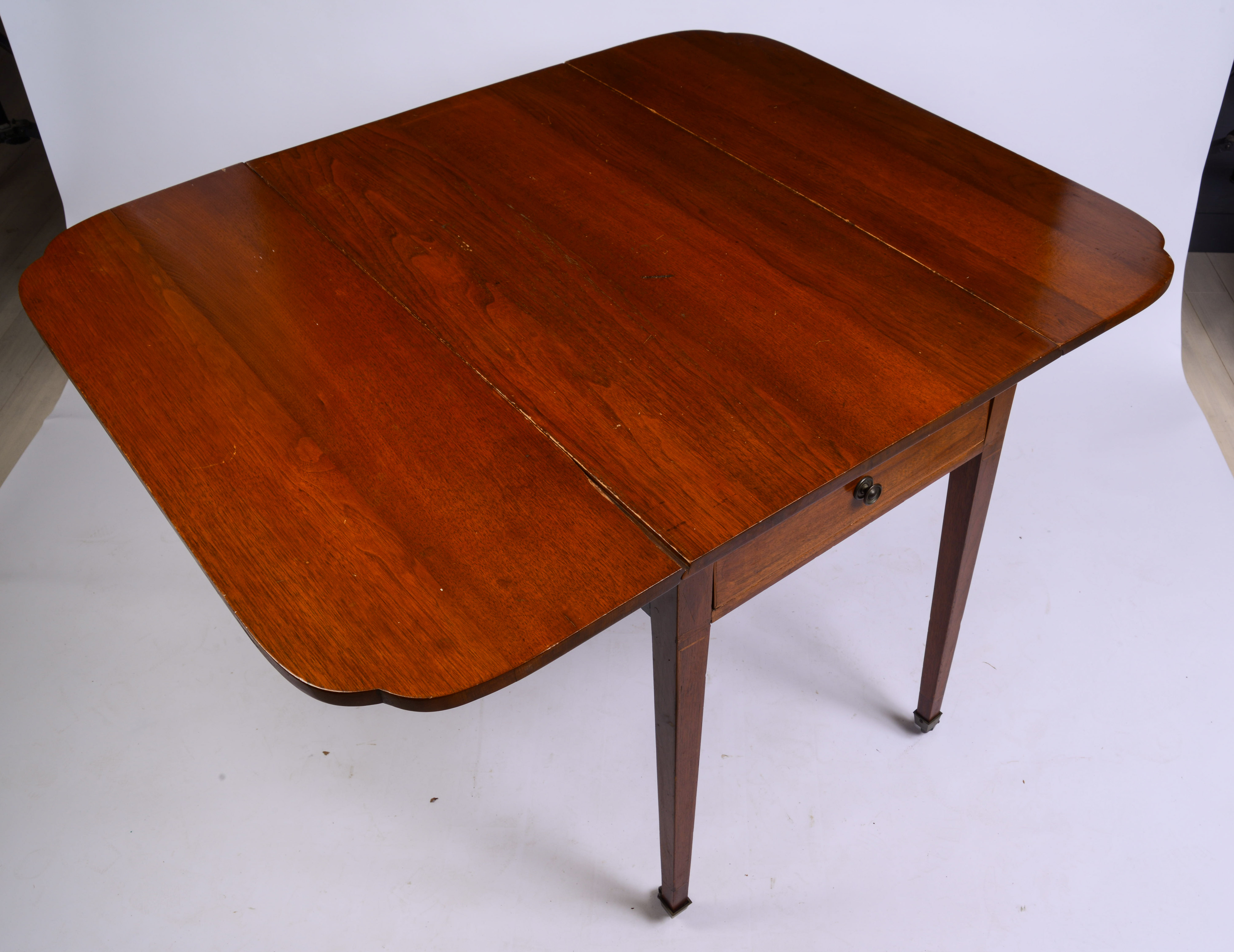 HEPPLEWHITE MAHOGANY PEMBROKE TABLE.