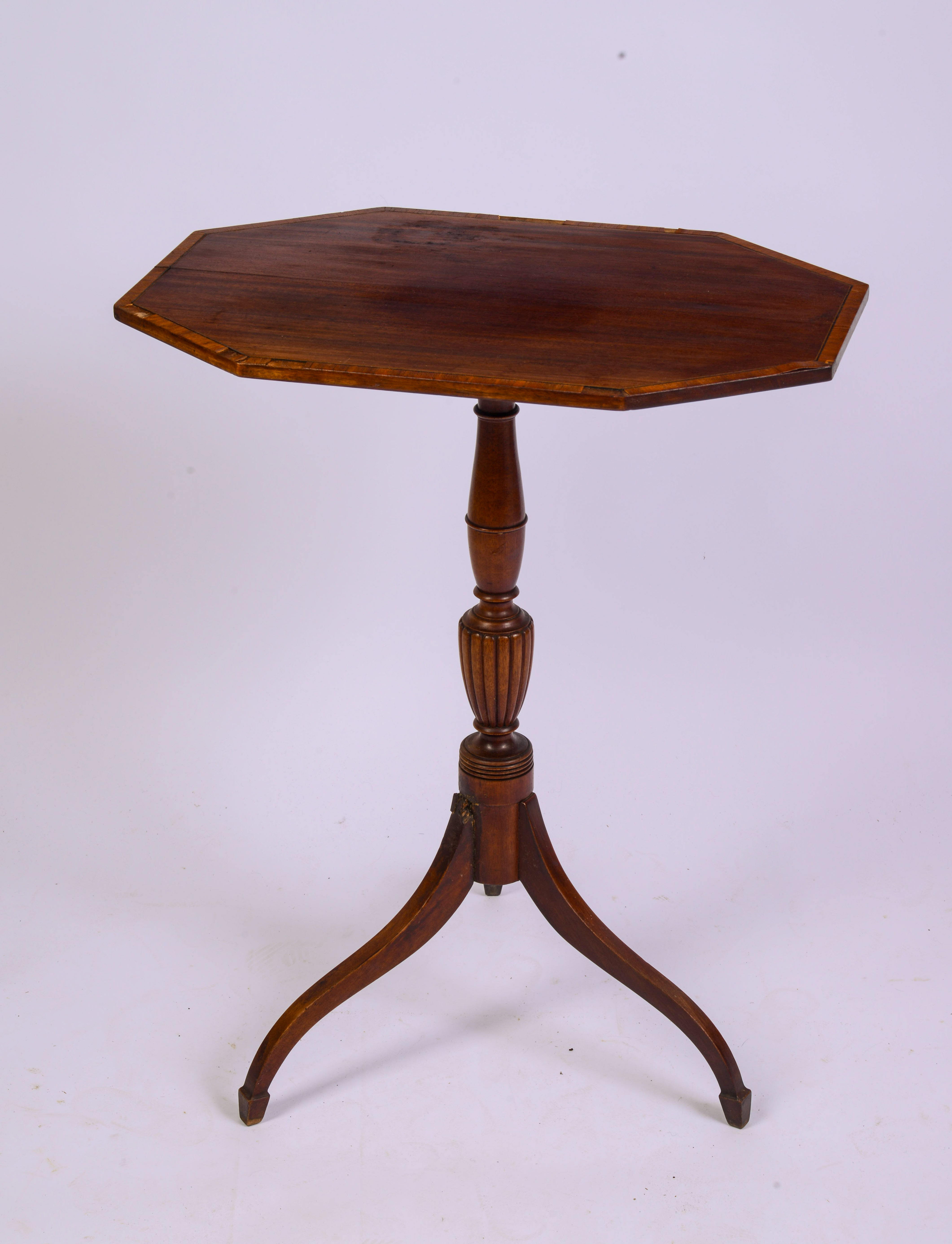 19TH CENTURY NEW ENGLAND TILT-TOP TEA TABLE.