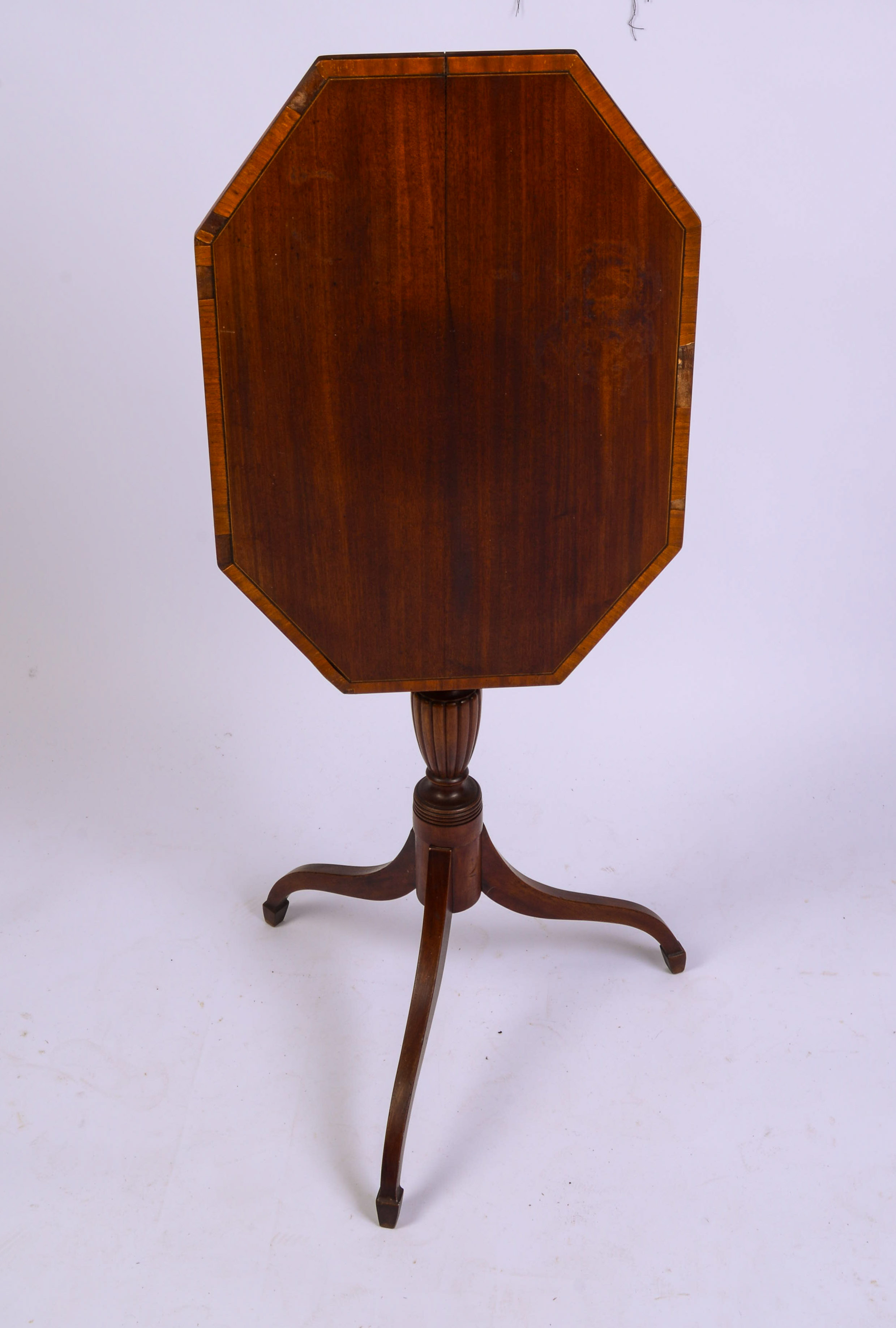 19TH CENTURY NEW ENGLAND TILT-TOP TEA TABLE.