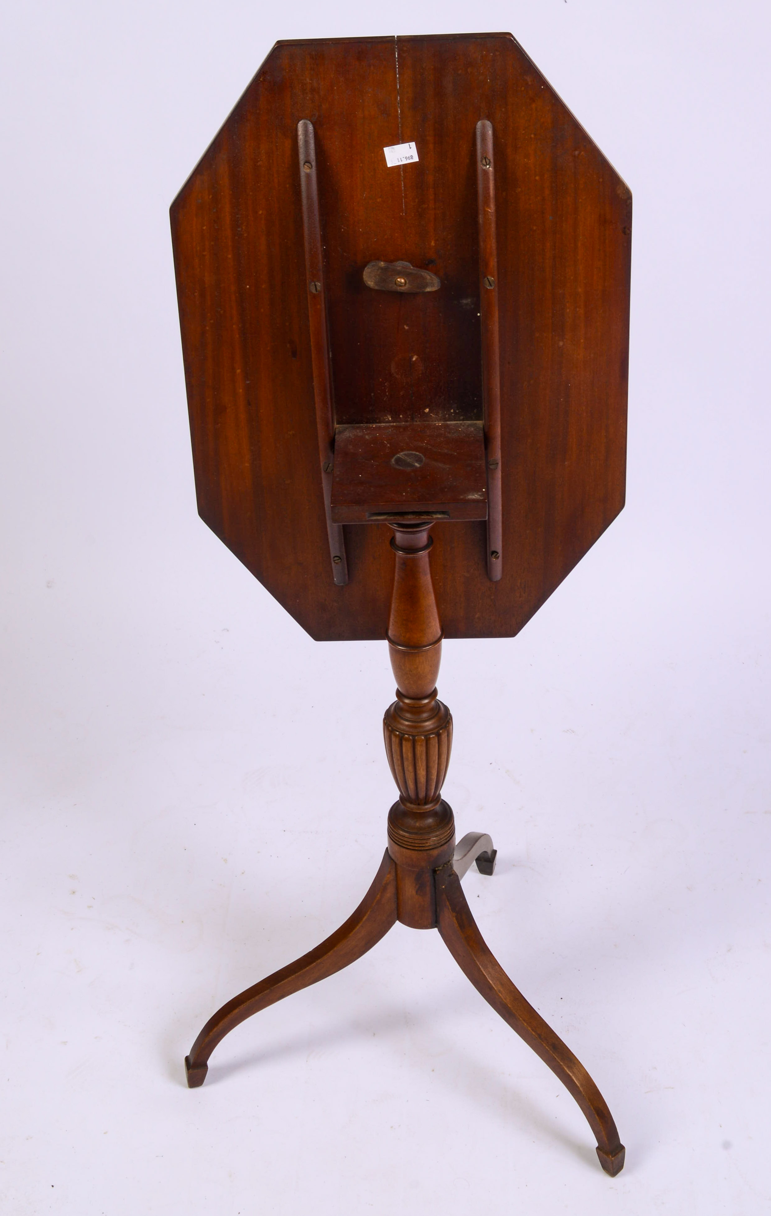 19TH CENTURY NEW ENGLAND TILT-TOP TEA TABLE.
