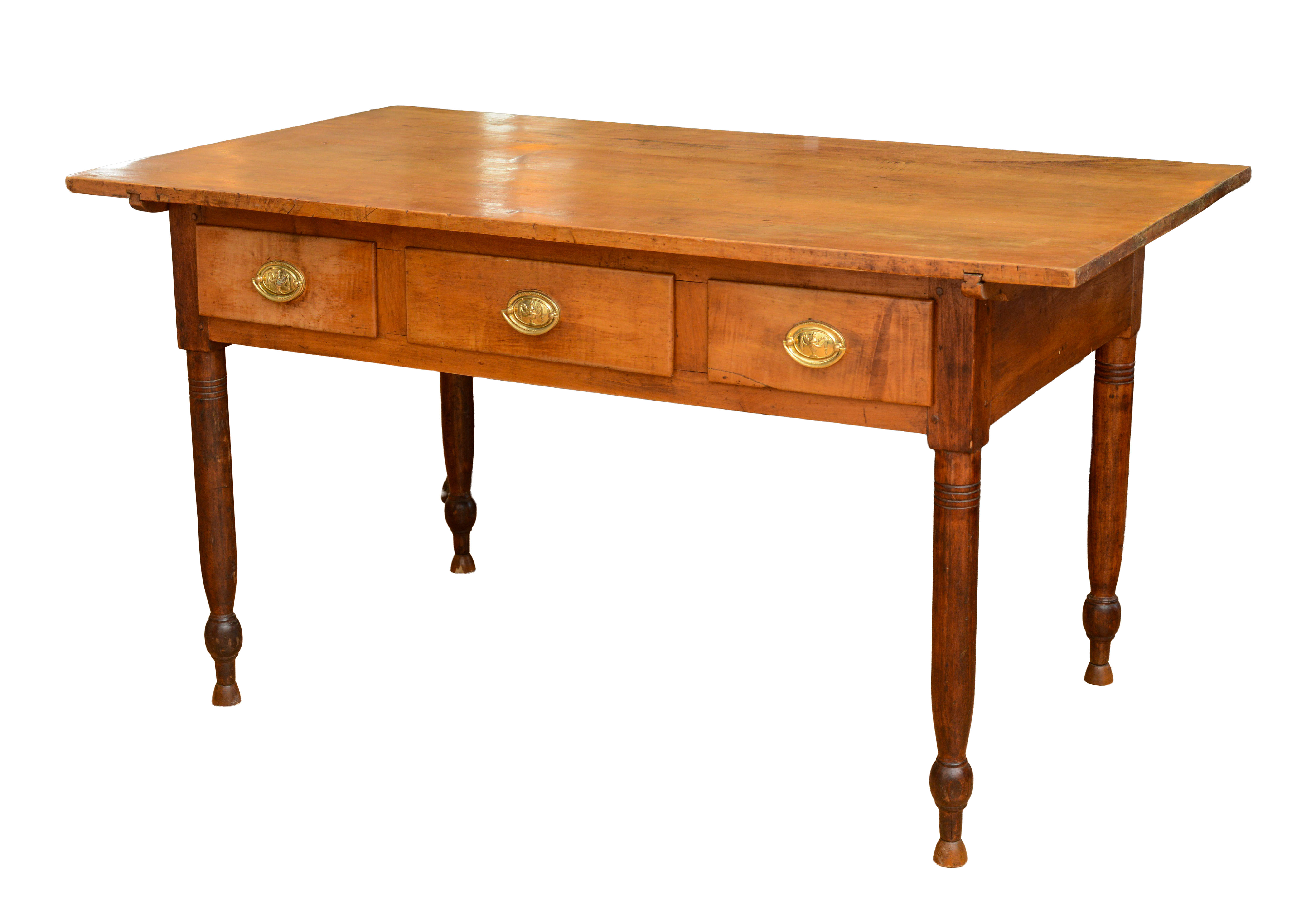 LARGE NEW ENGLAND MAPLE TAVERN TABLE.