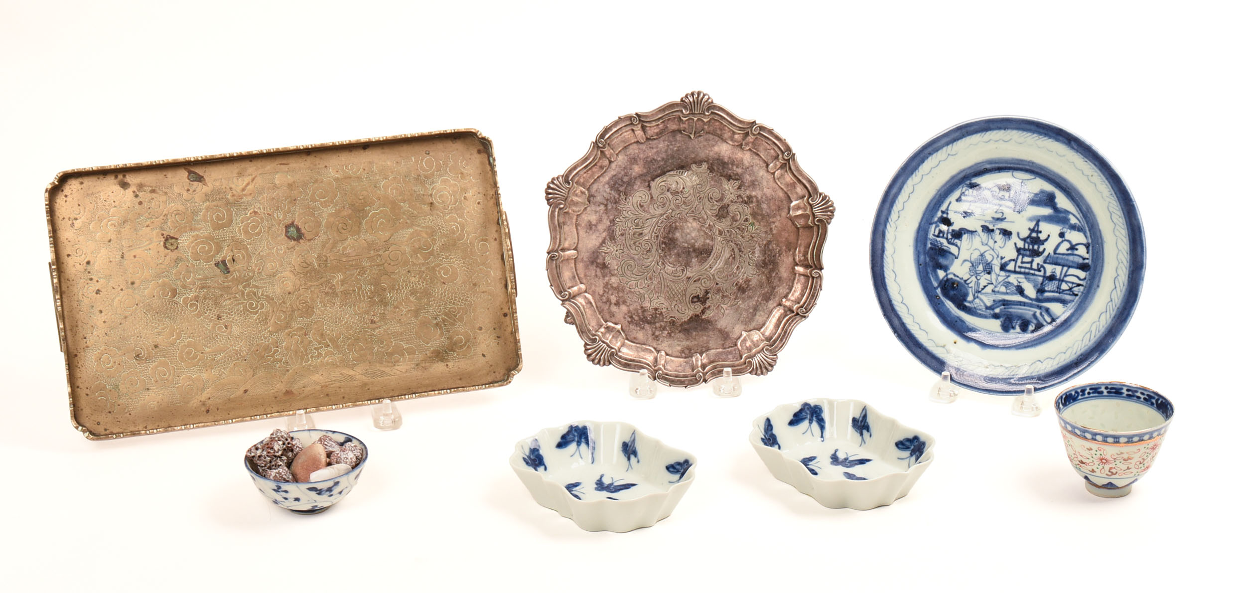 GROUP OF PORCELAIN ITEMS.