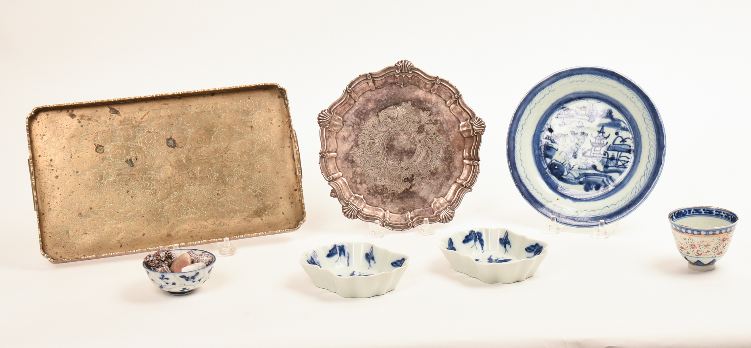 GROUP OF PORCELAIN ITEMS.