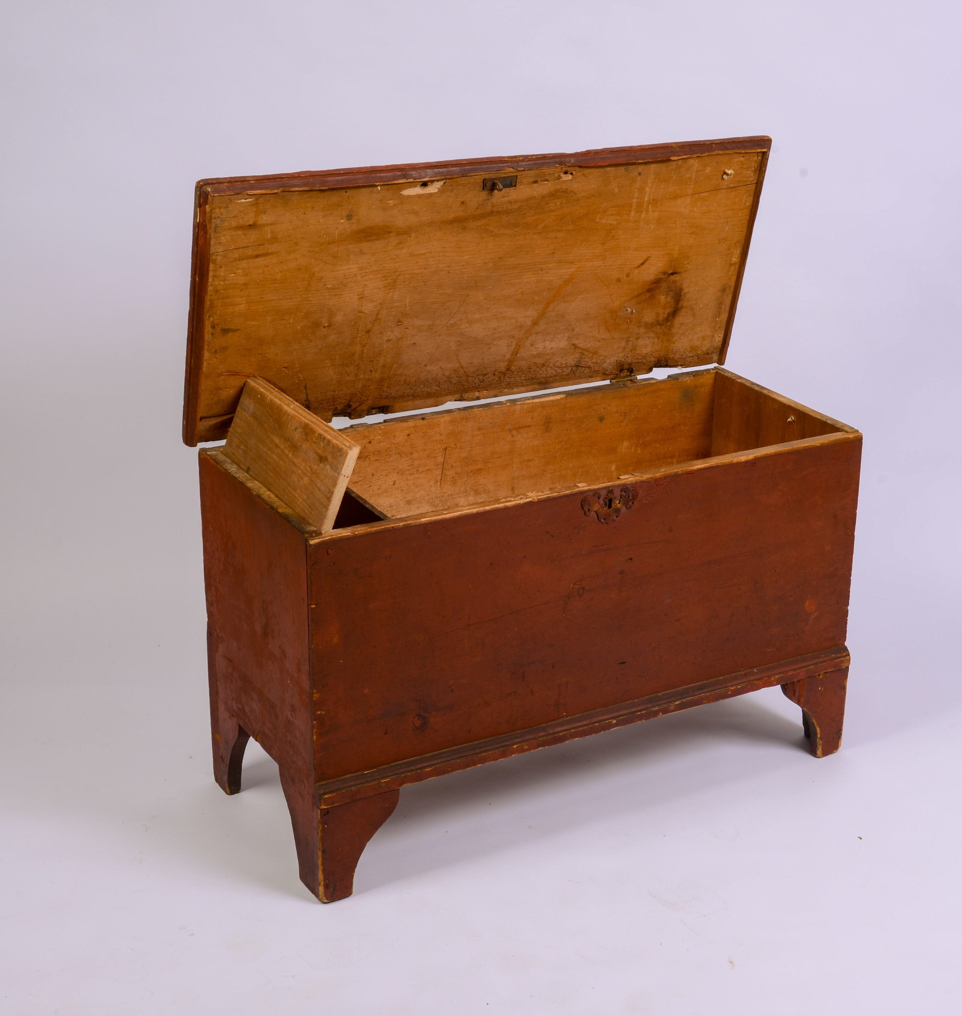 SMALL QUEEN ANNE BLANKET CHEST IN OLD RED PAINT.