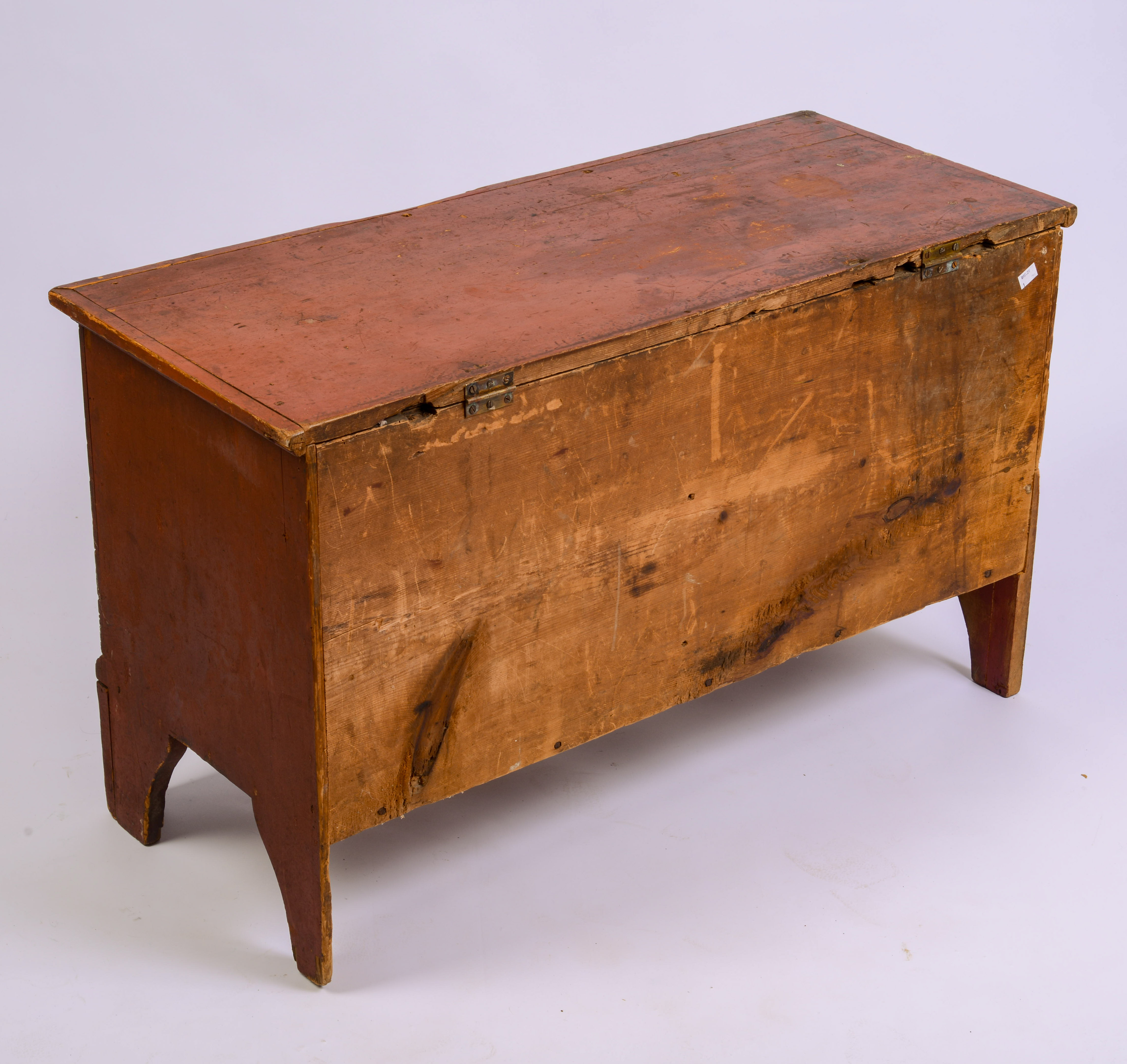 SMALL QUEEN ANNE BLANKET CHEST IN OLD RED PAINT.