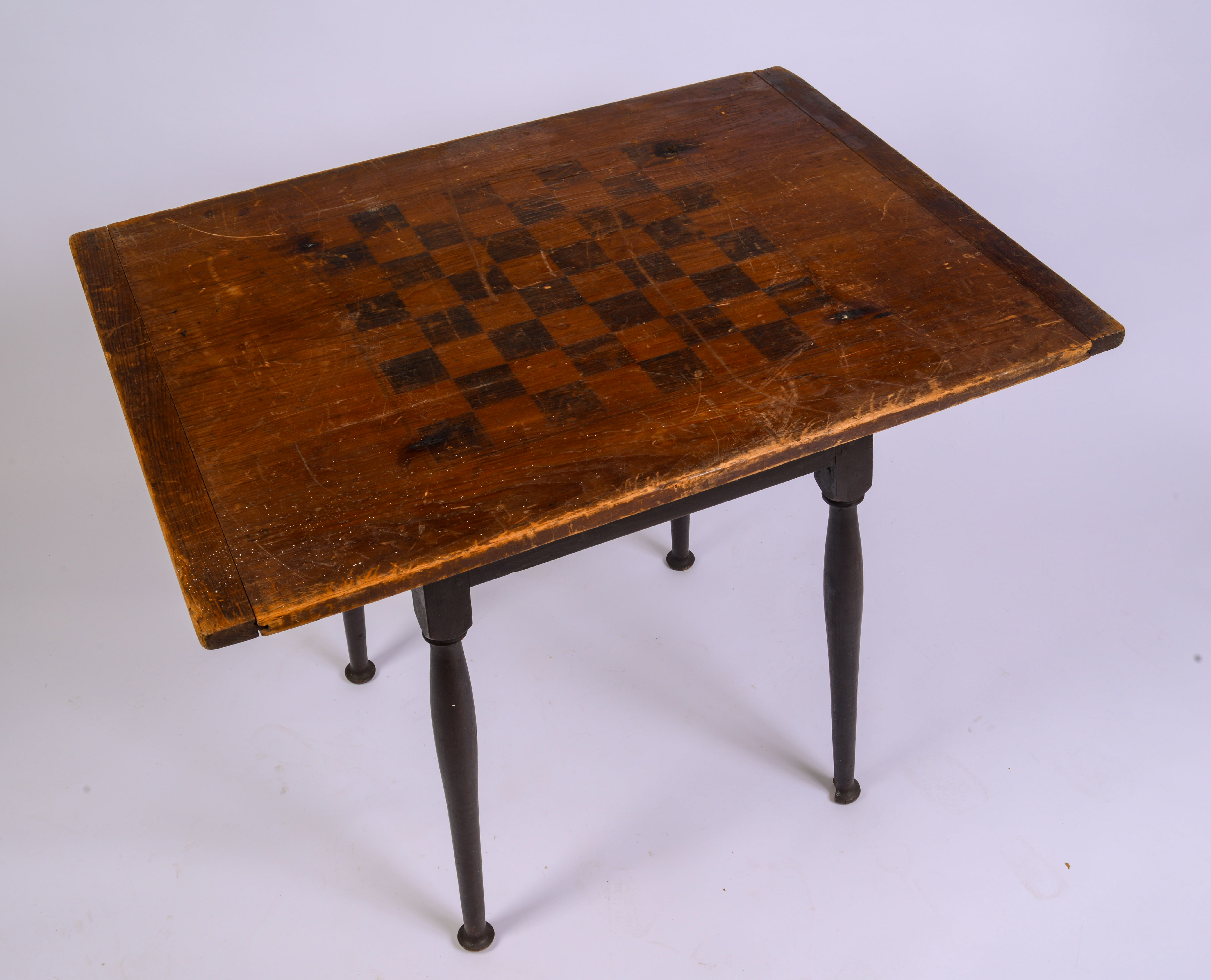 COUNTRY QUEEN ANNE TAP TABLE WITH CHECKERBOARD TOP.