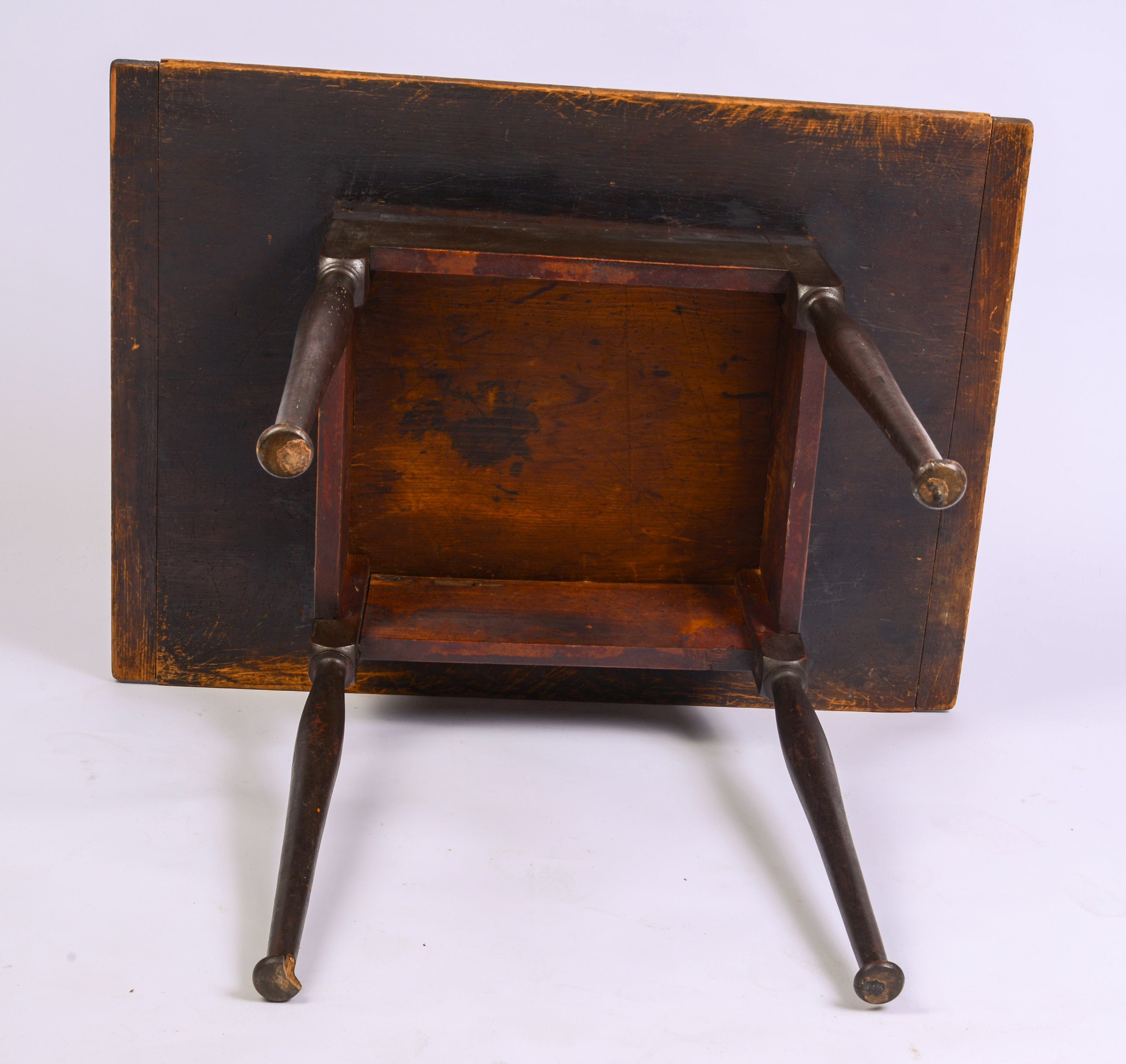 COUNTRY QUEEN ANNE TAP TABLE WITH CHECKERBOARD TOP.