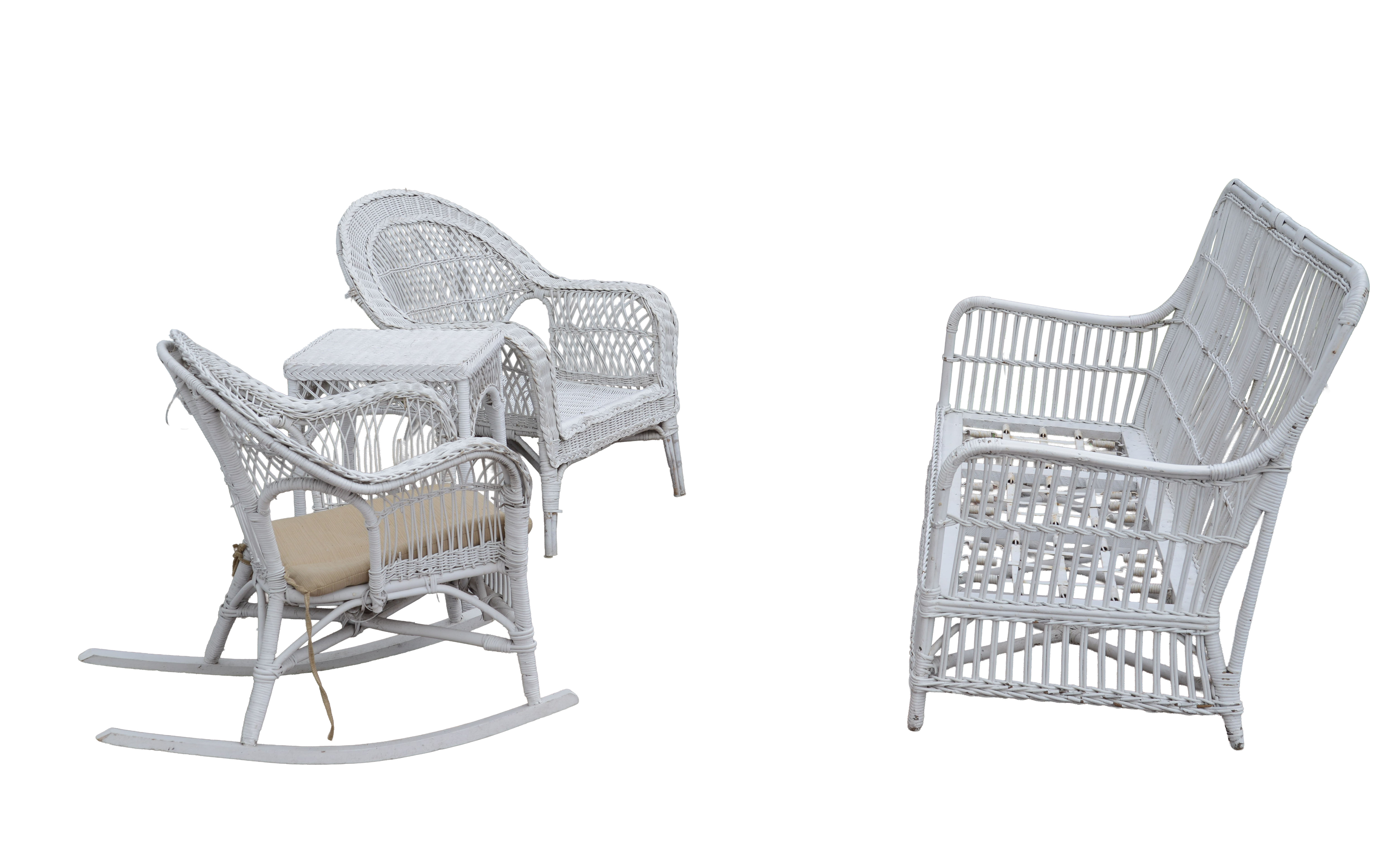 FOUR PIECE WICKER PATIO FURNITURE SET.