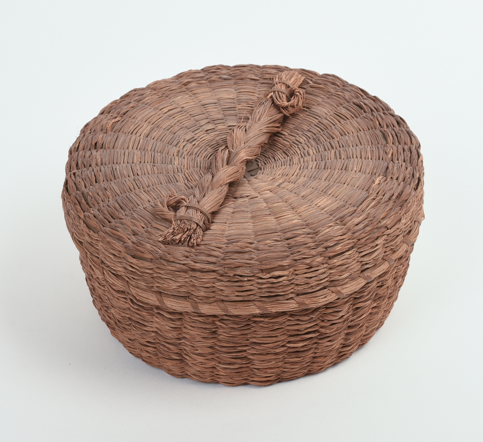 NATIVE AMERICAN SWEETGRASS BASKET.
