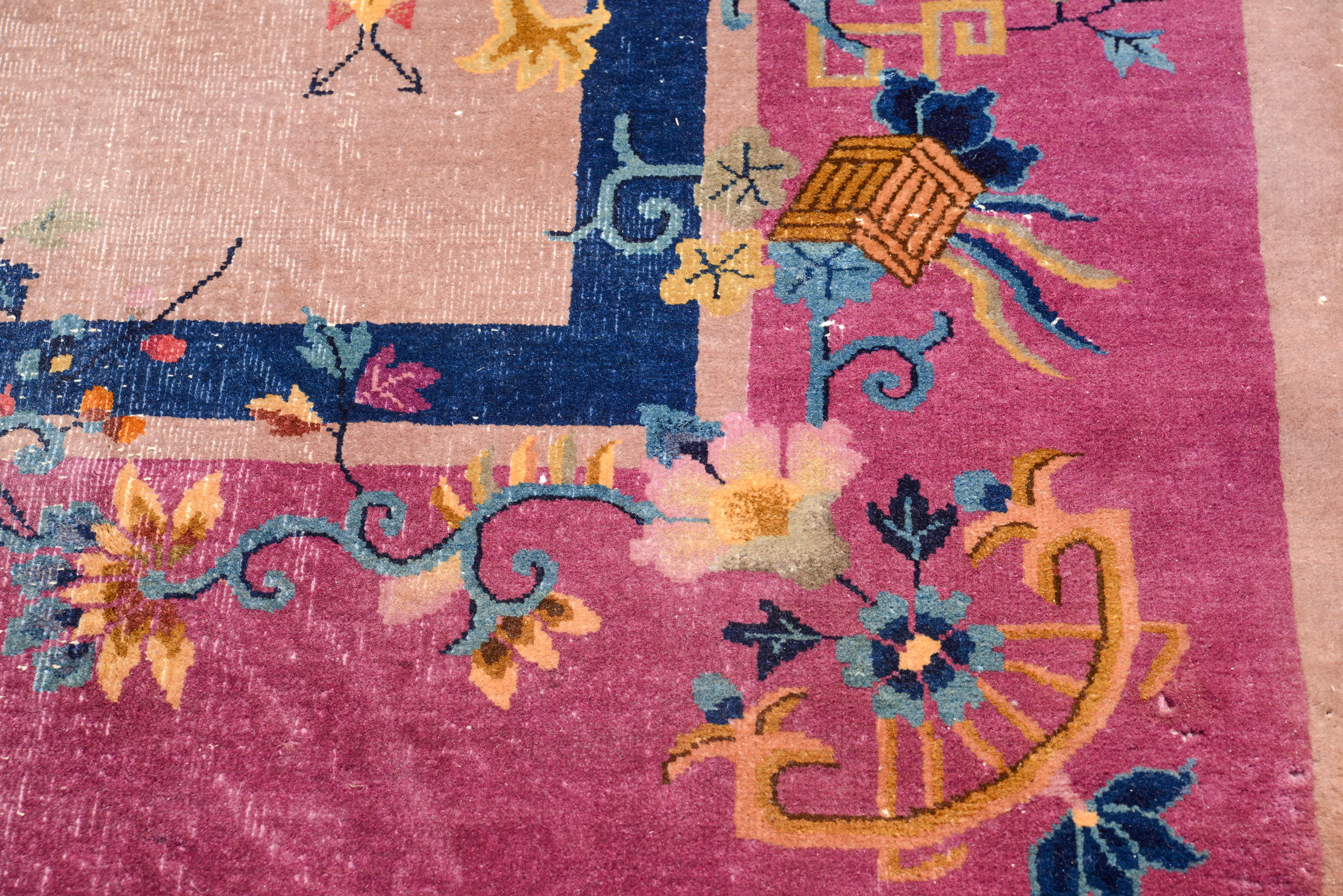 CHINESE ROOM-SIZE ART DECO RUG.