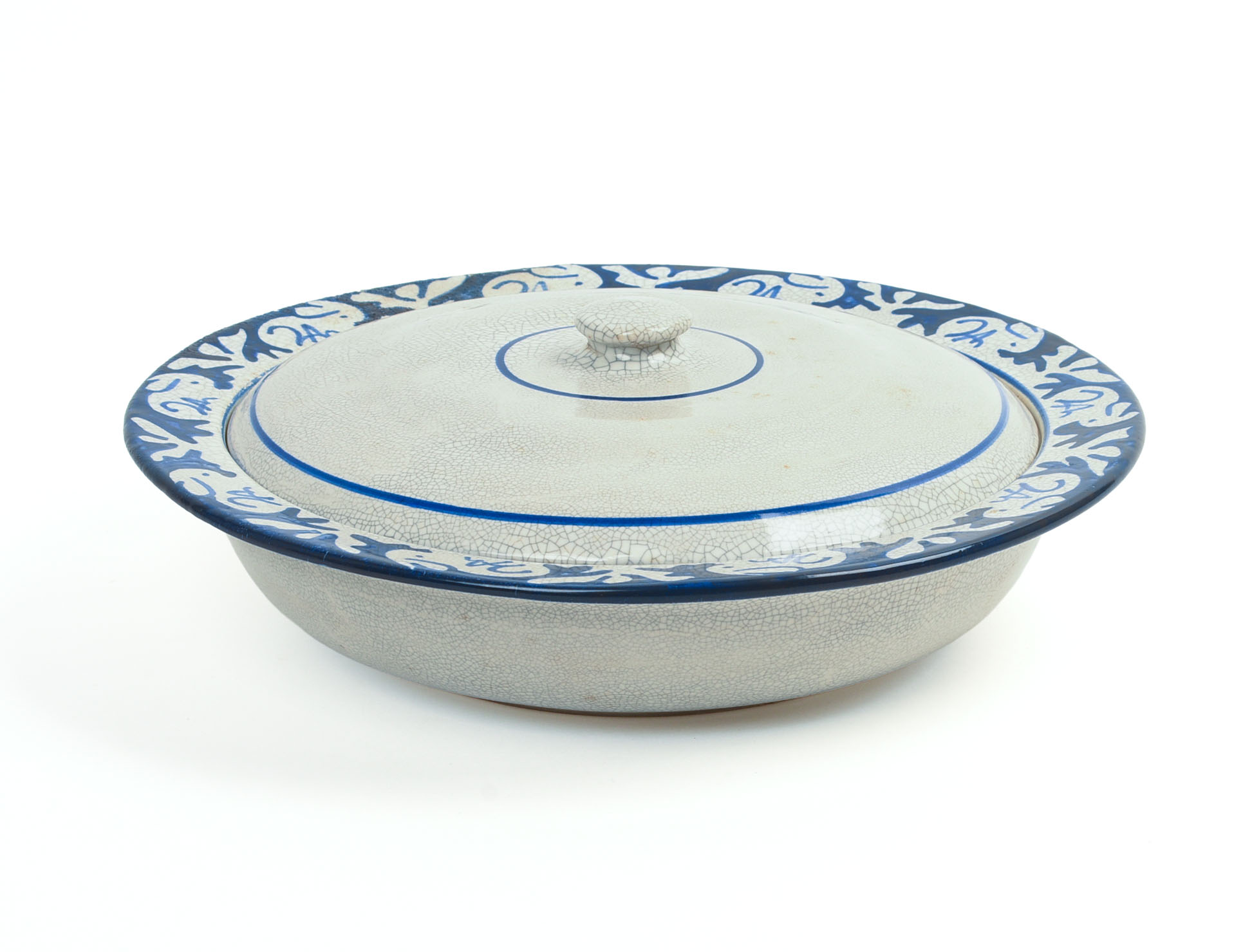 DEDHAM POTTERY RABBIT PATTERN COVERED BOWL.
