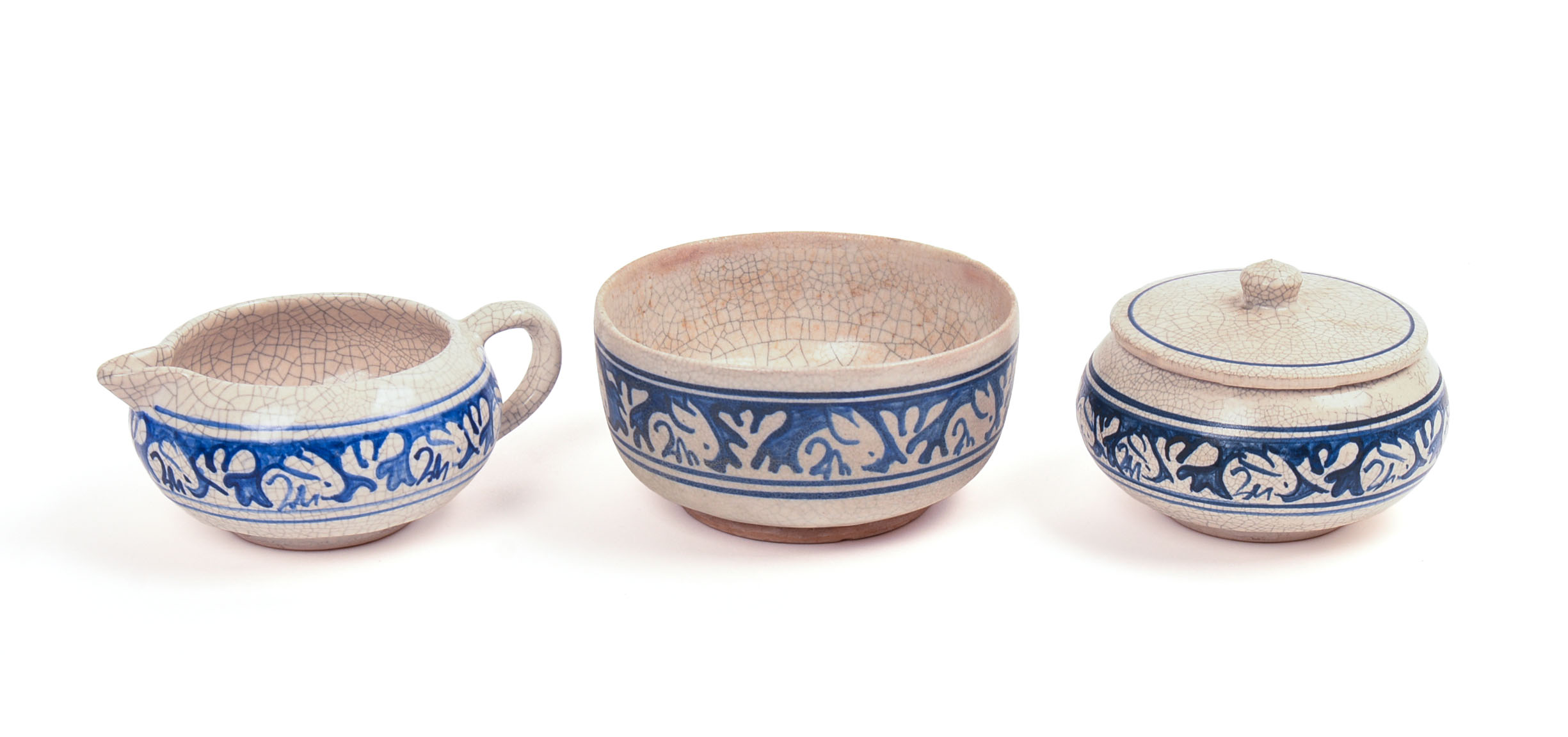 THREE DEDHAM POTTERY RABBIT PATTERN PIECES.