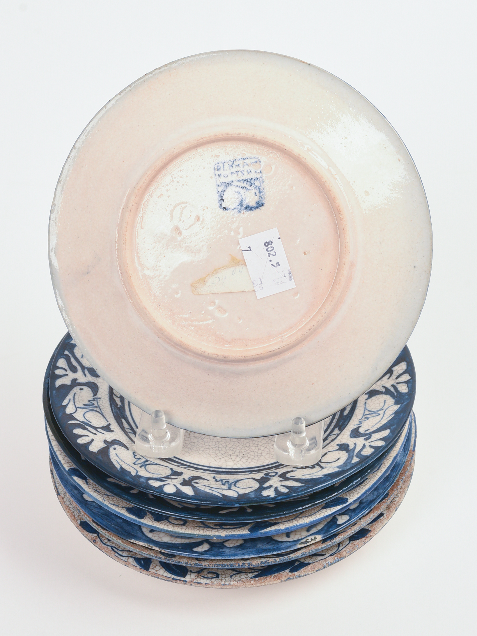 SEVEN SMALL DEDHAM POTTERY PLATES.