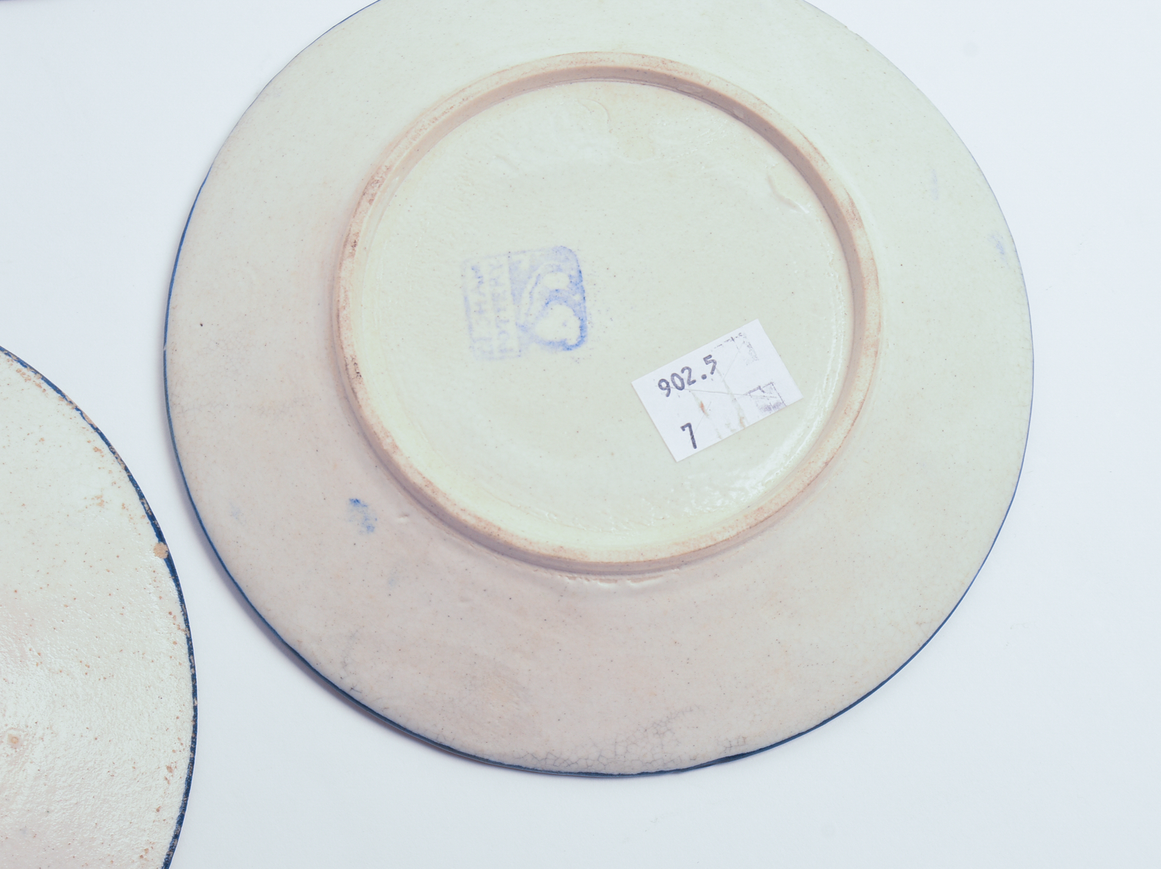 SEVEN SMALL DEDHAM POTTERY PLATES.