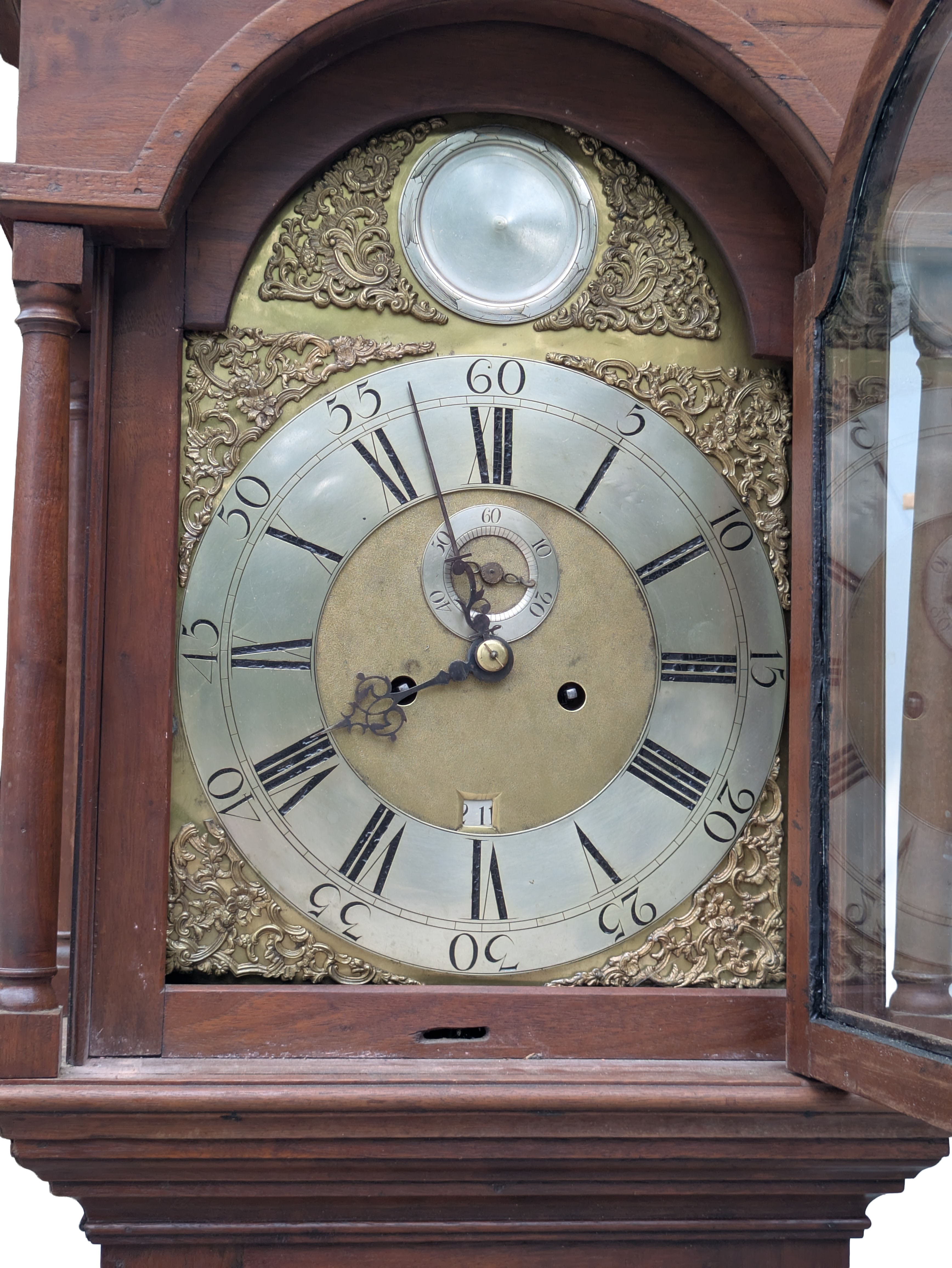 18TH CENTURY AMERICAN WALNUT CHIPPENDALE GRANDFATHER CLOCK.