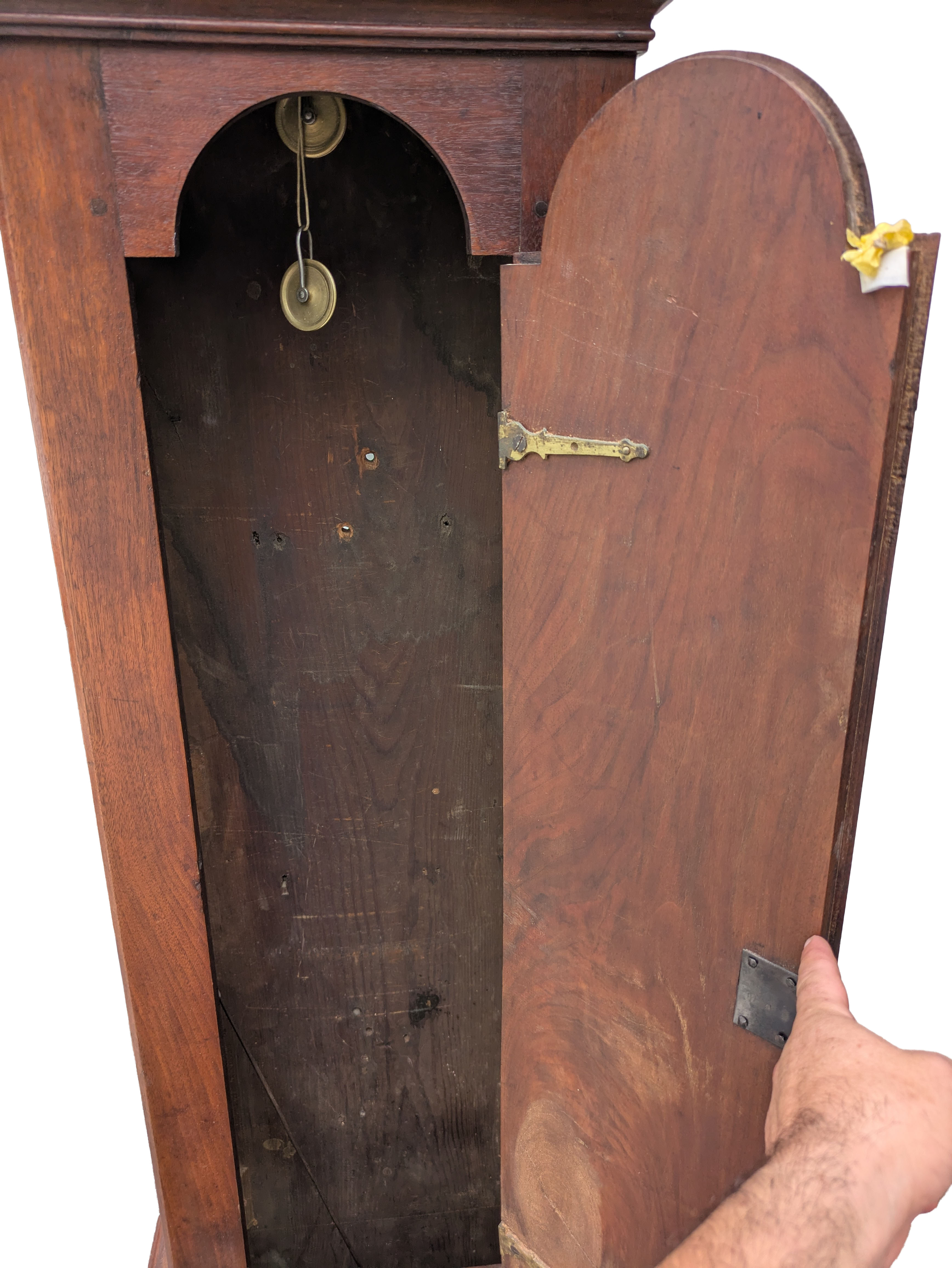 18TH CENTURY AMERICAN WALNUT CHIPPENDALE GRANDFATHER CLOCK.