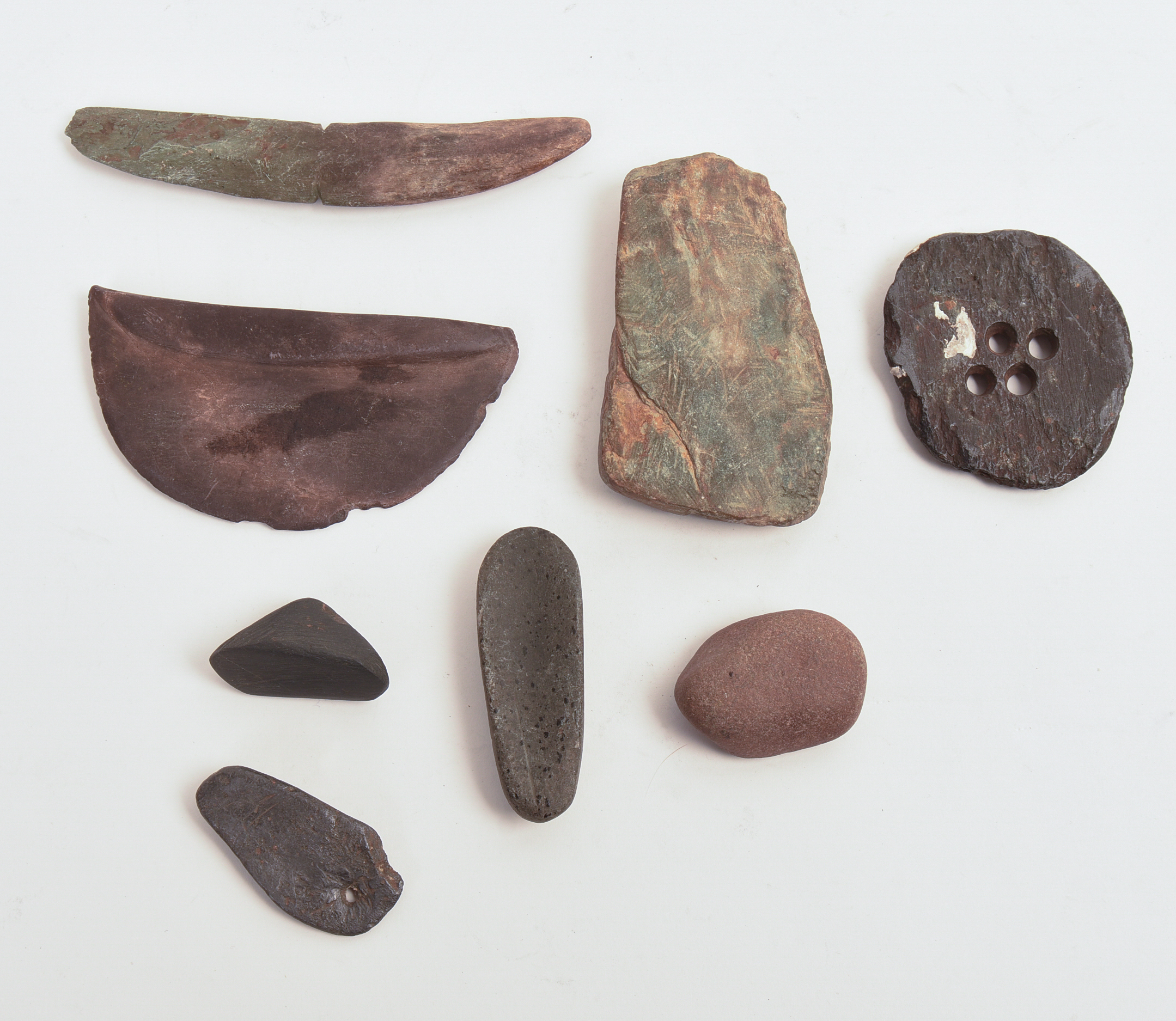 COLLECTION OF NATIVE AMERICAN STONE TOOLS.