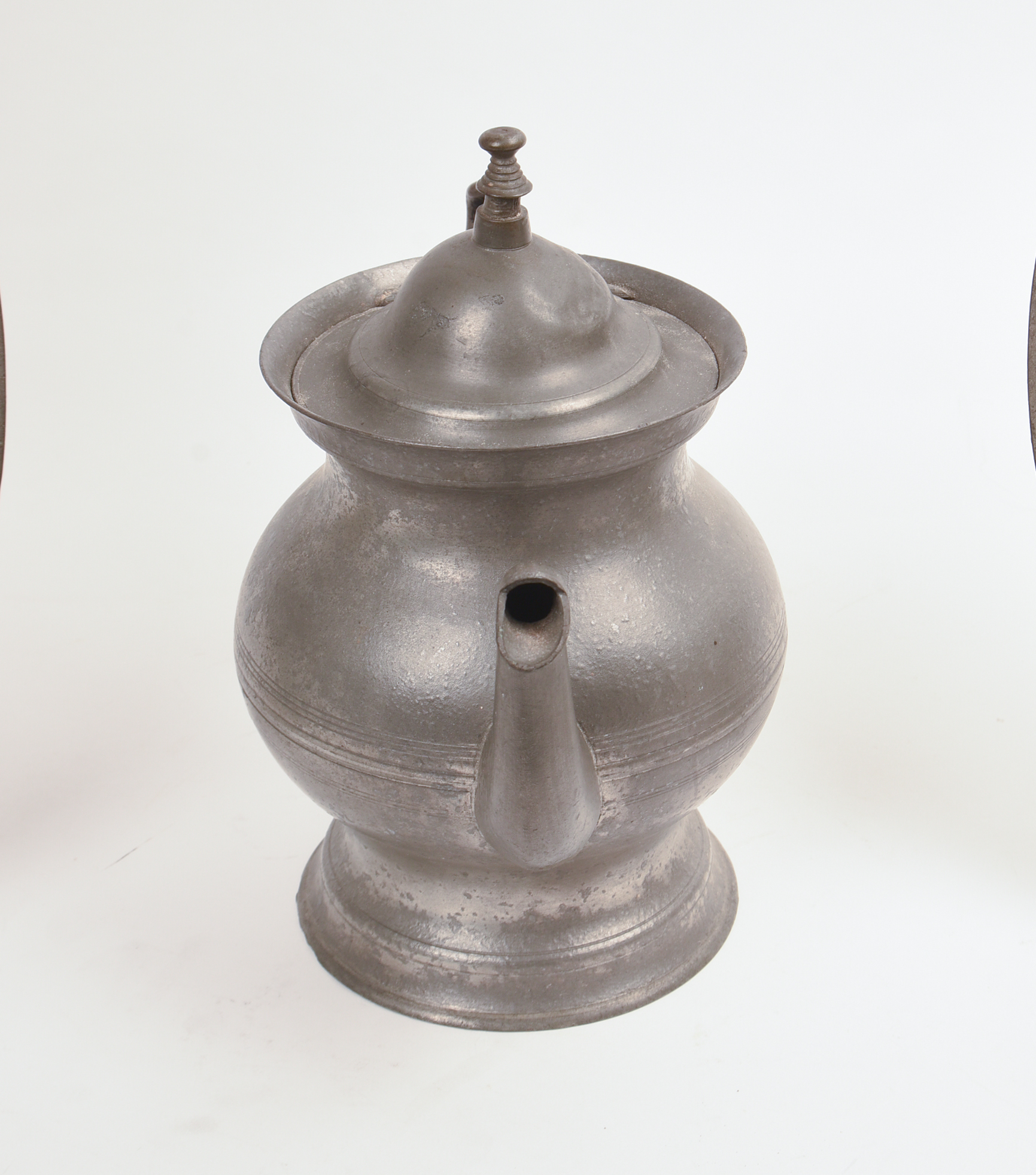 THREE PIECES OF ENGLISH PEWTER.