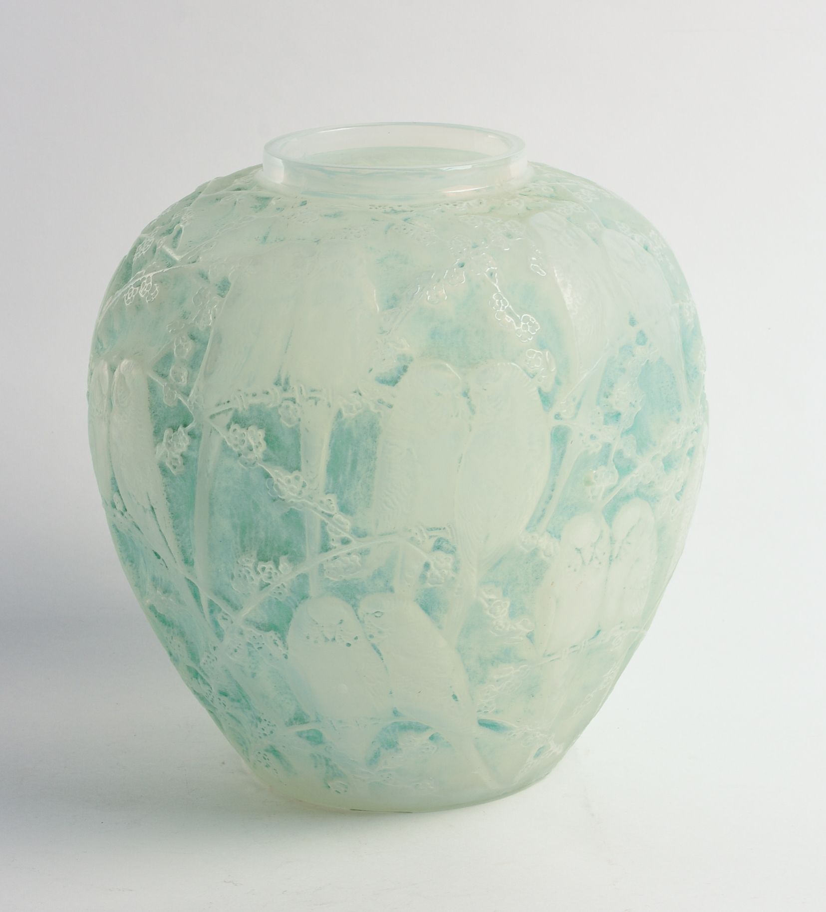 Rene Lalique (1860-1945). Perruches Vase, C. 1919.