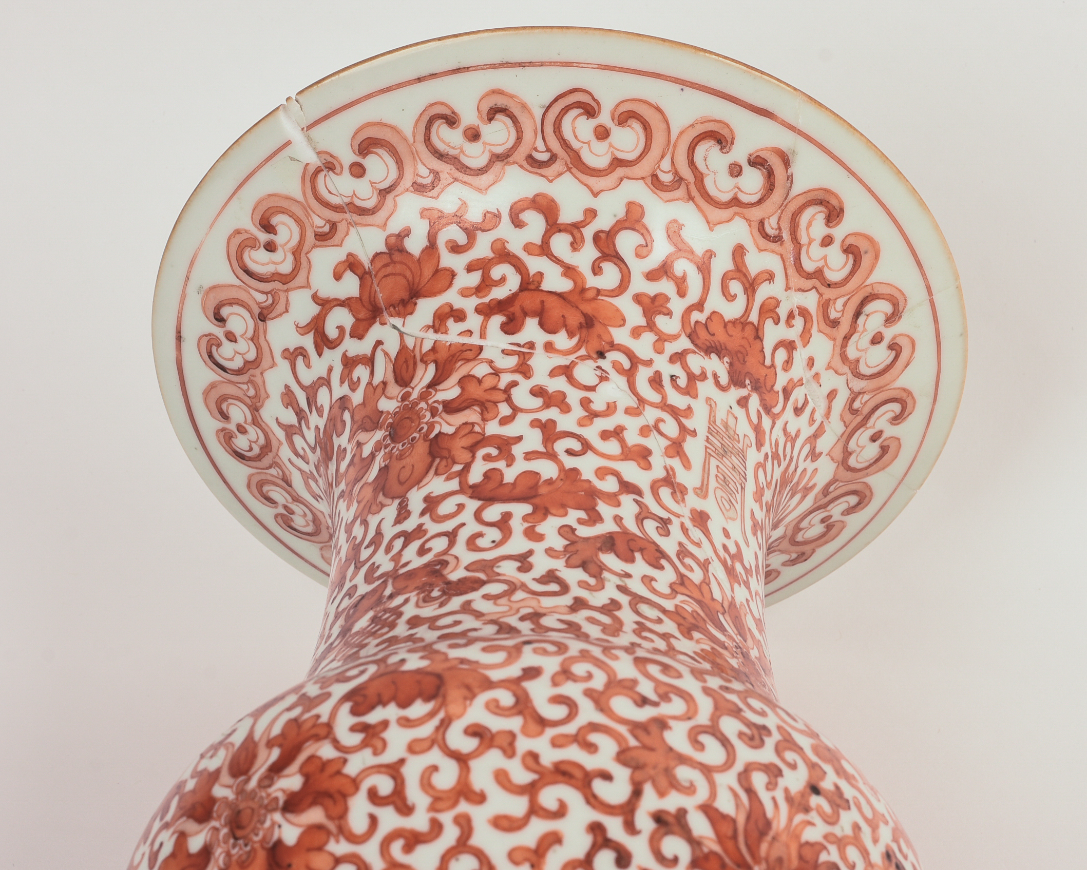 Large Chinese Famille Rose Porcelain Vase