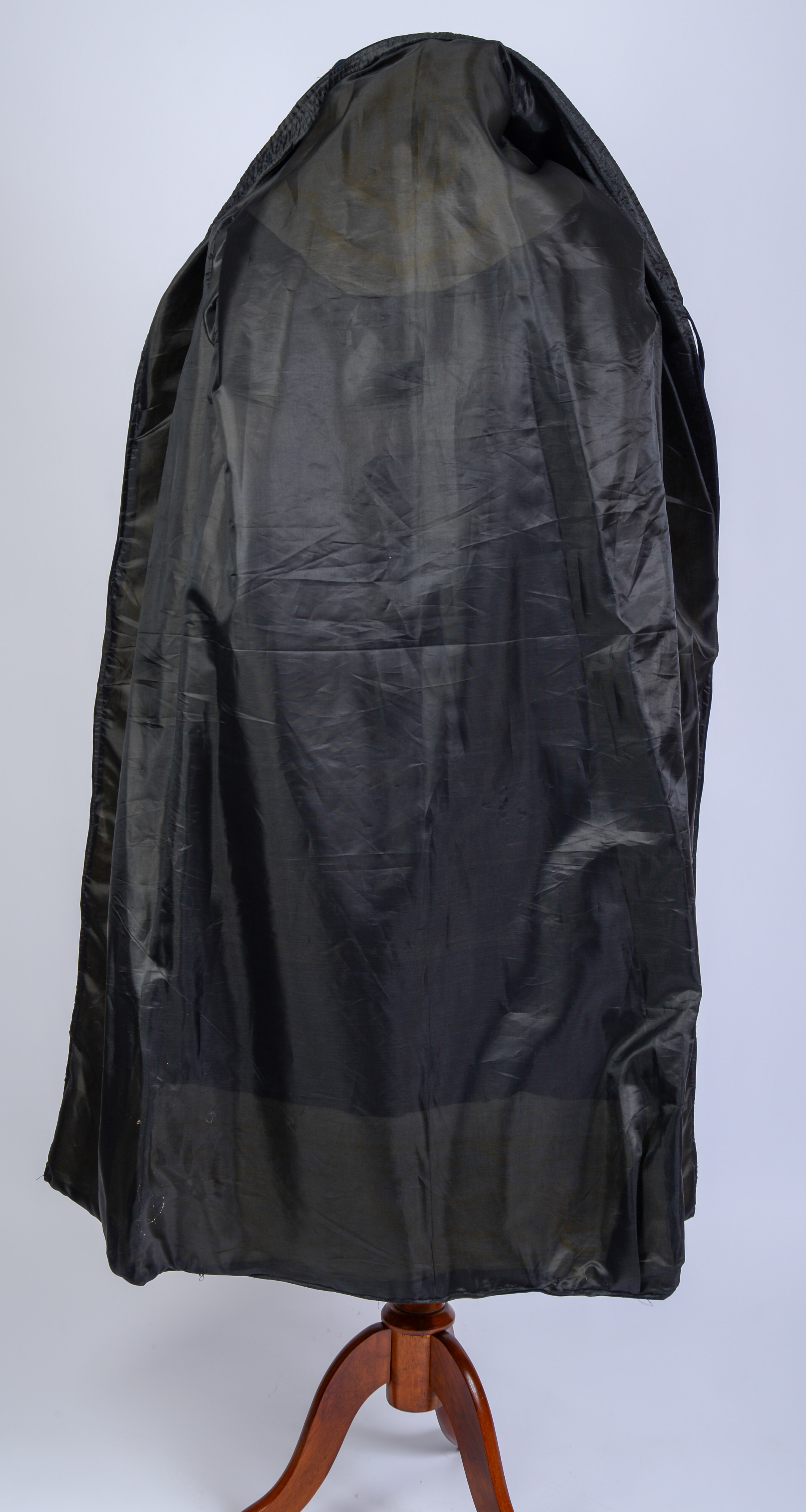 Finely Embroidered Robe With Gold Thread.