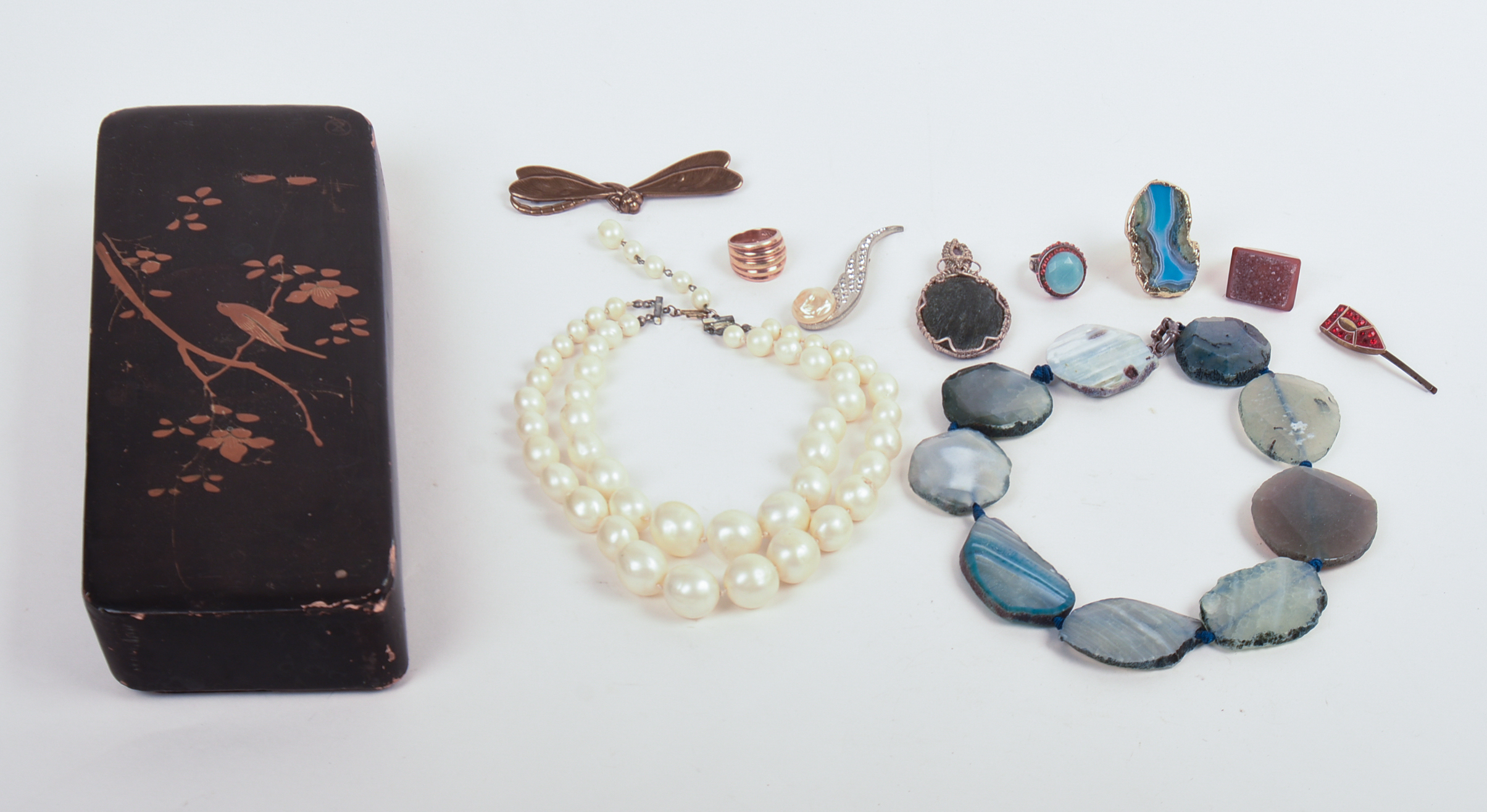 JAPANESE LACQUER BOX AND ASSORTED JEWELRY.