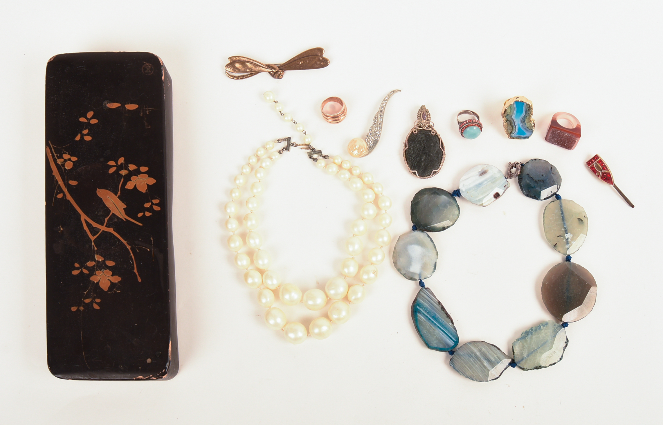 JAPANESE LACQUER BOX AND ASSORTED JEWELRY.