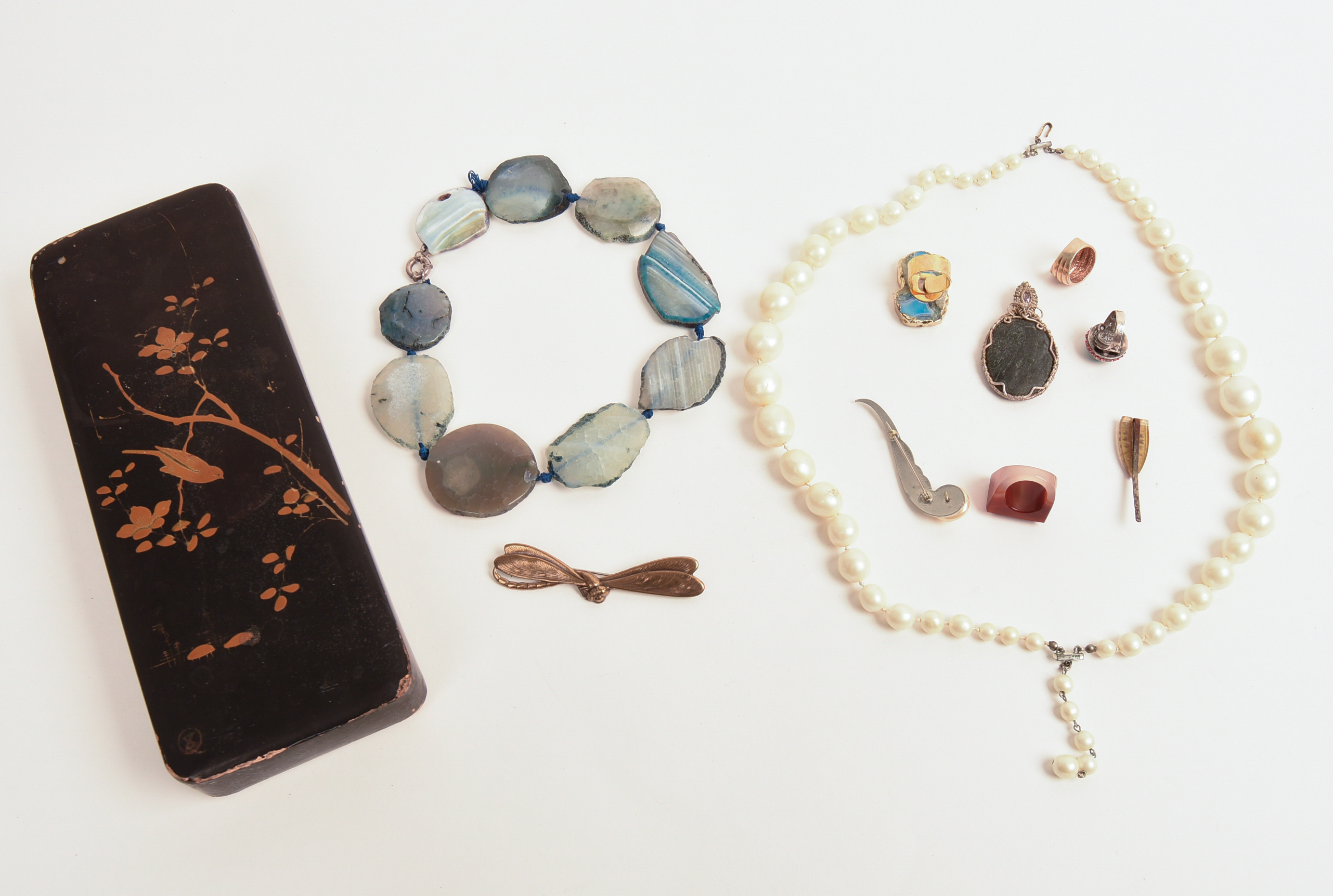 JAPANESE LACQUER BOX AND ASSORTED JEWELRY.