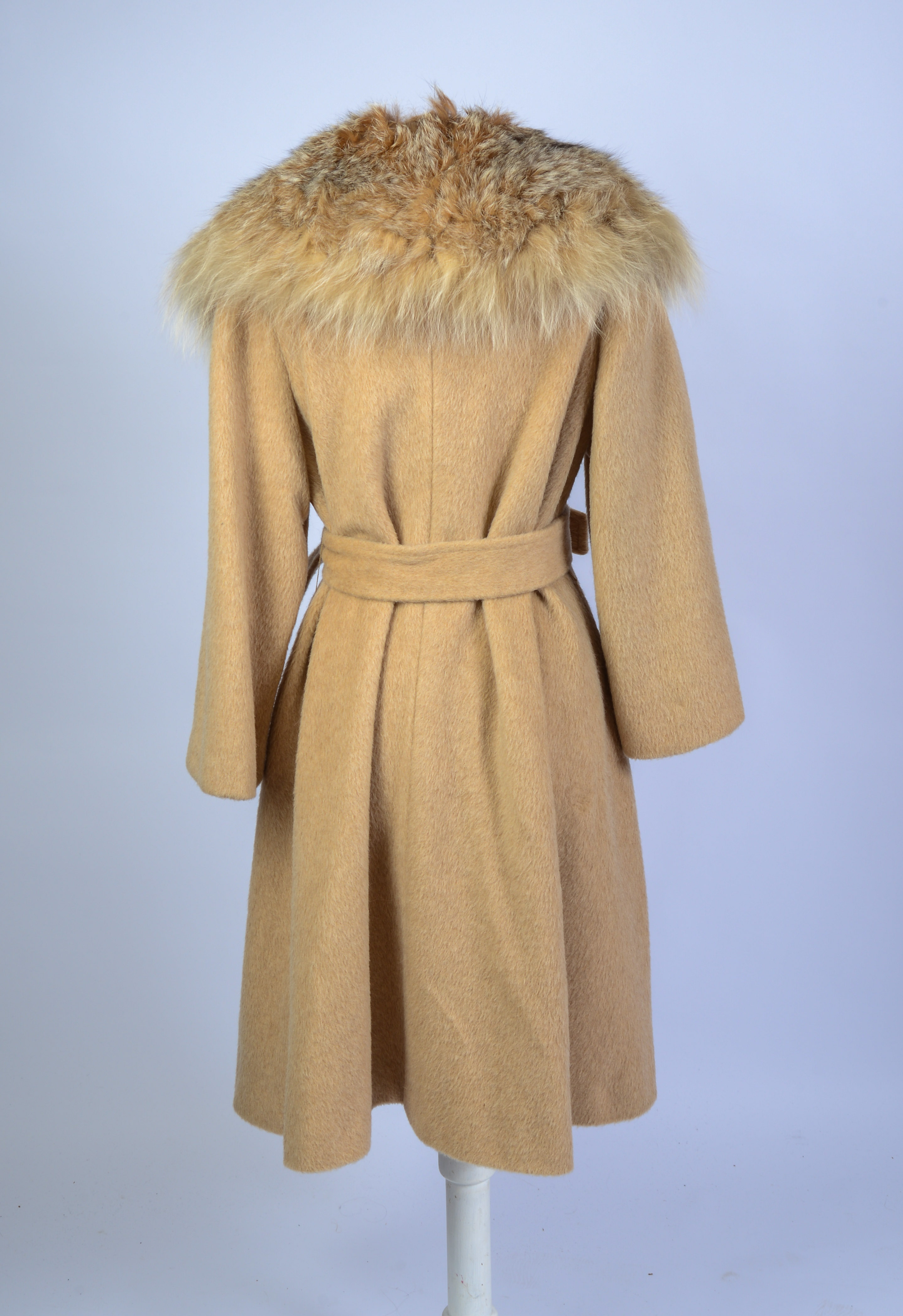 ALPACA SWING COAT WITH FOX COLLAR, SIZE M.