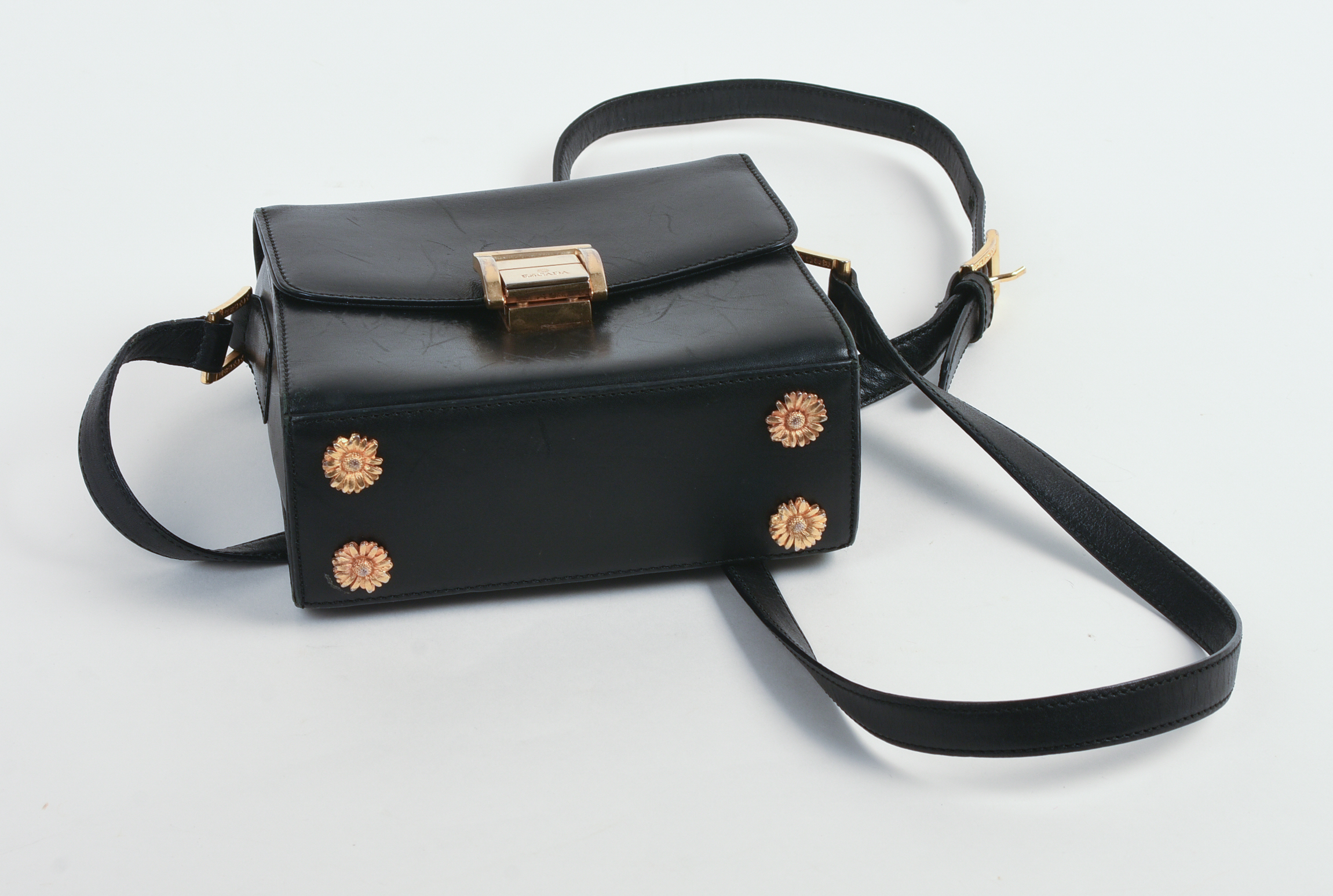 ESCADA LEATHER PURSE.