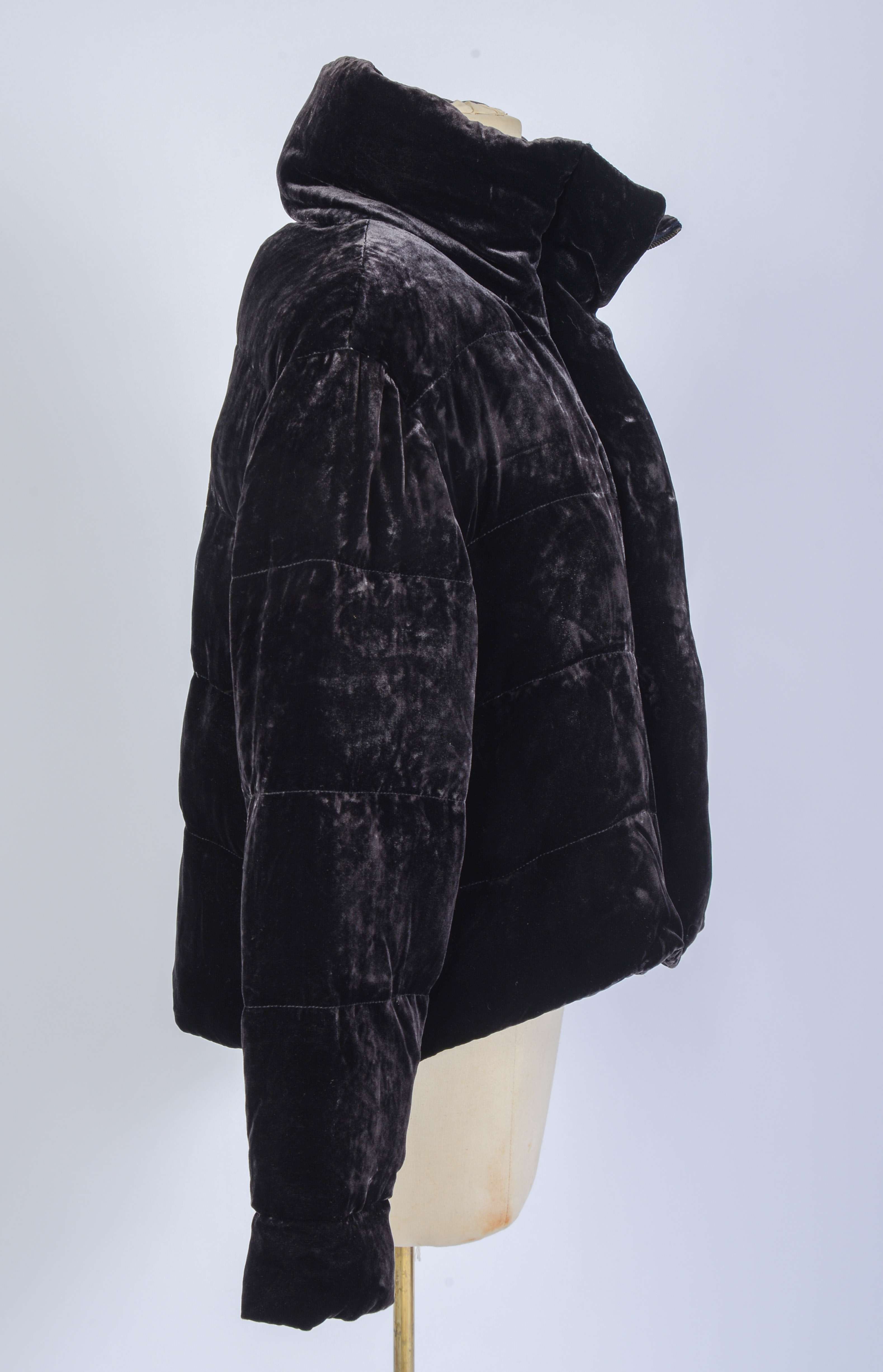 LEWIT VELOUR CROP JACKET, SIZE M.