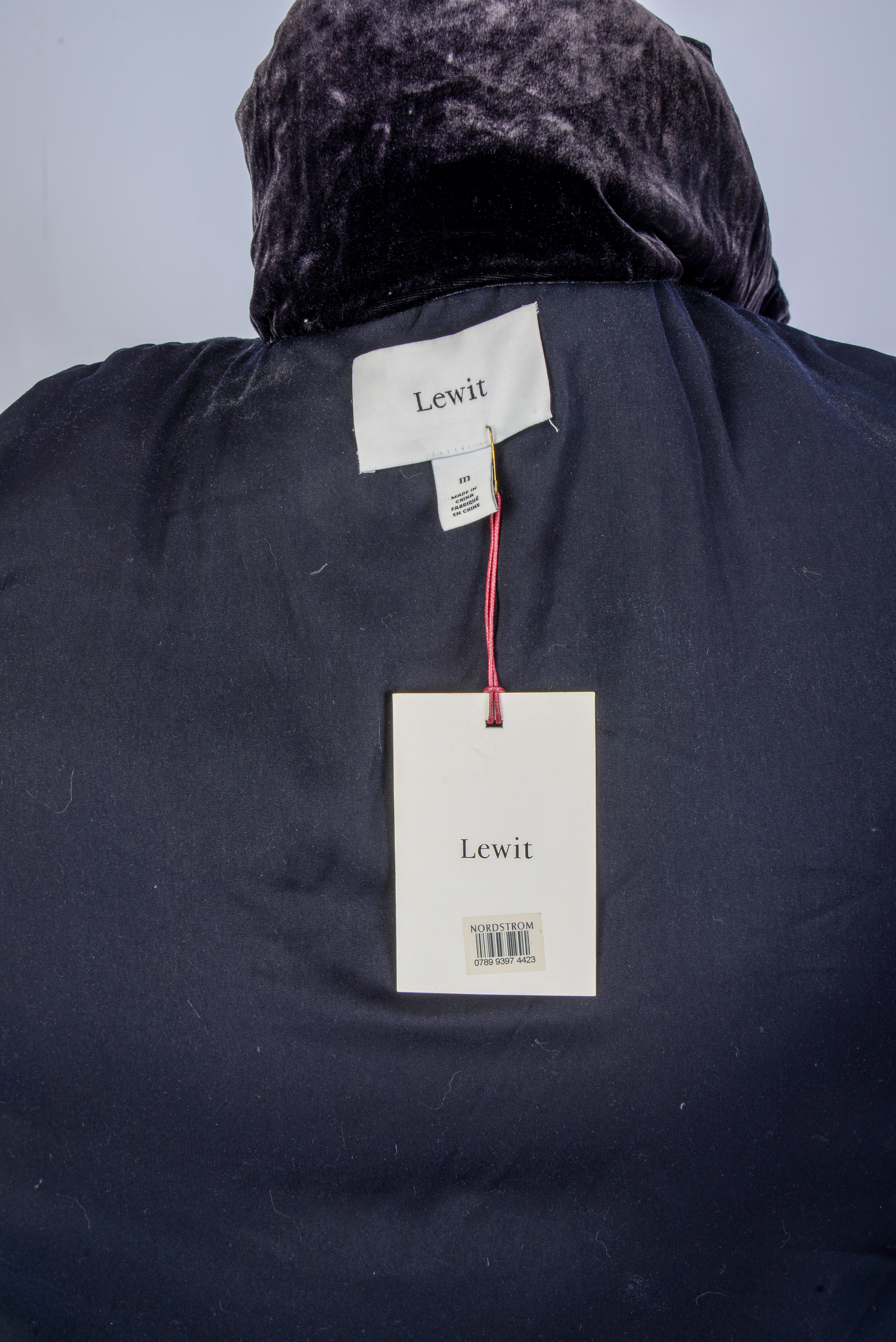 LEWIT VELOUR CROP JACKET, SIZE M.