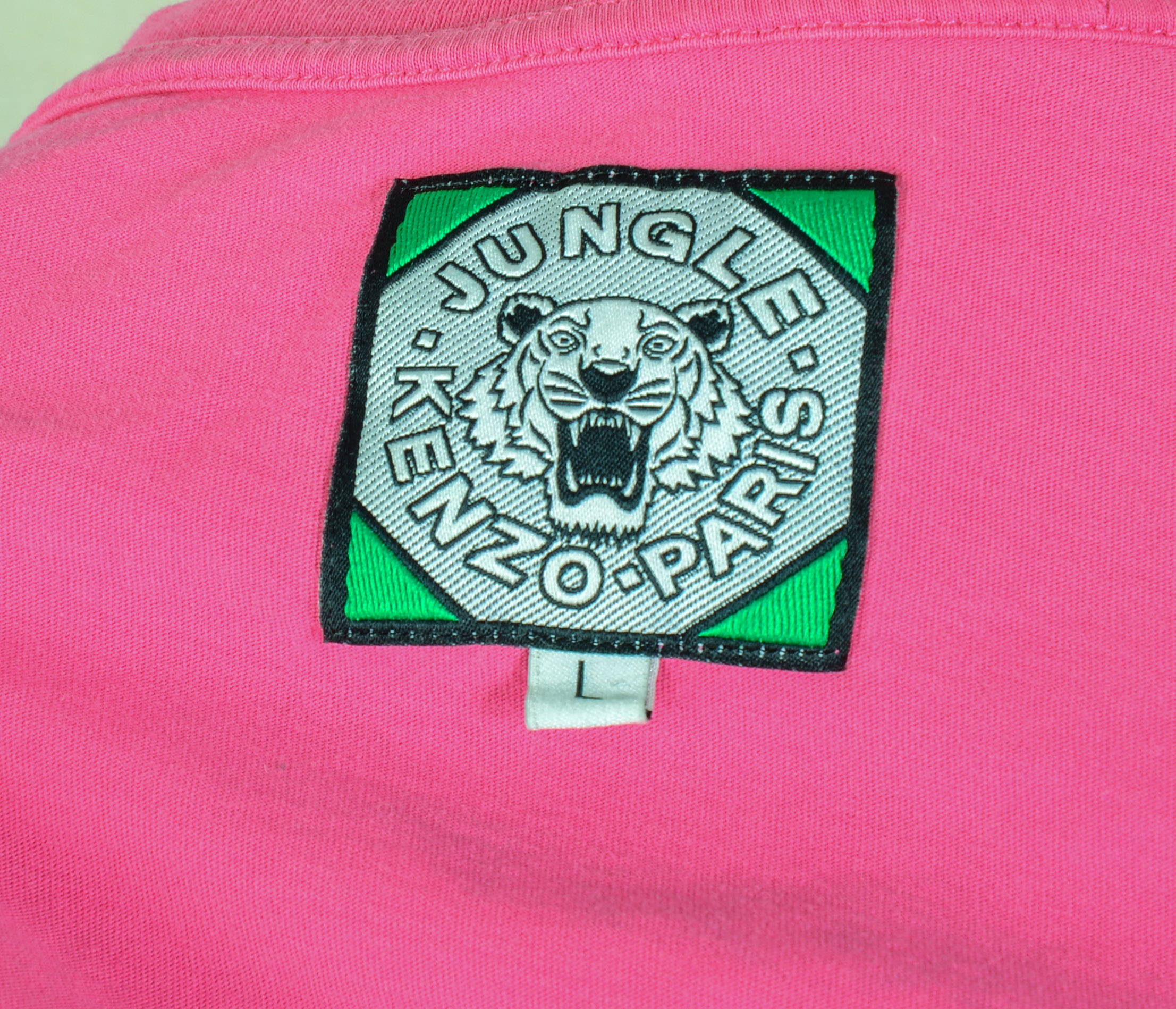 KENZO PARIS T-SHIRT, SIZE L.