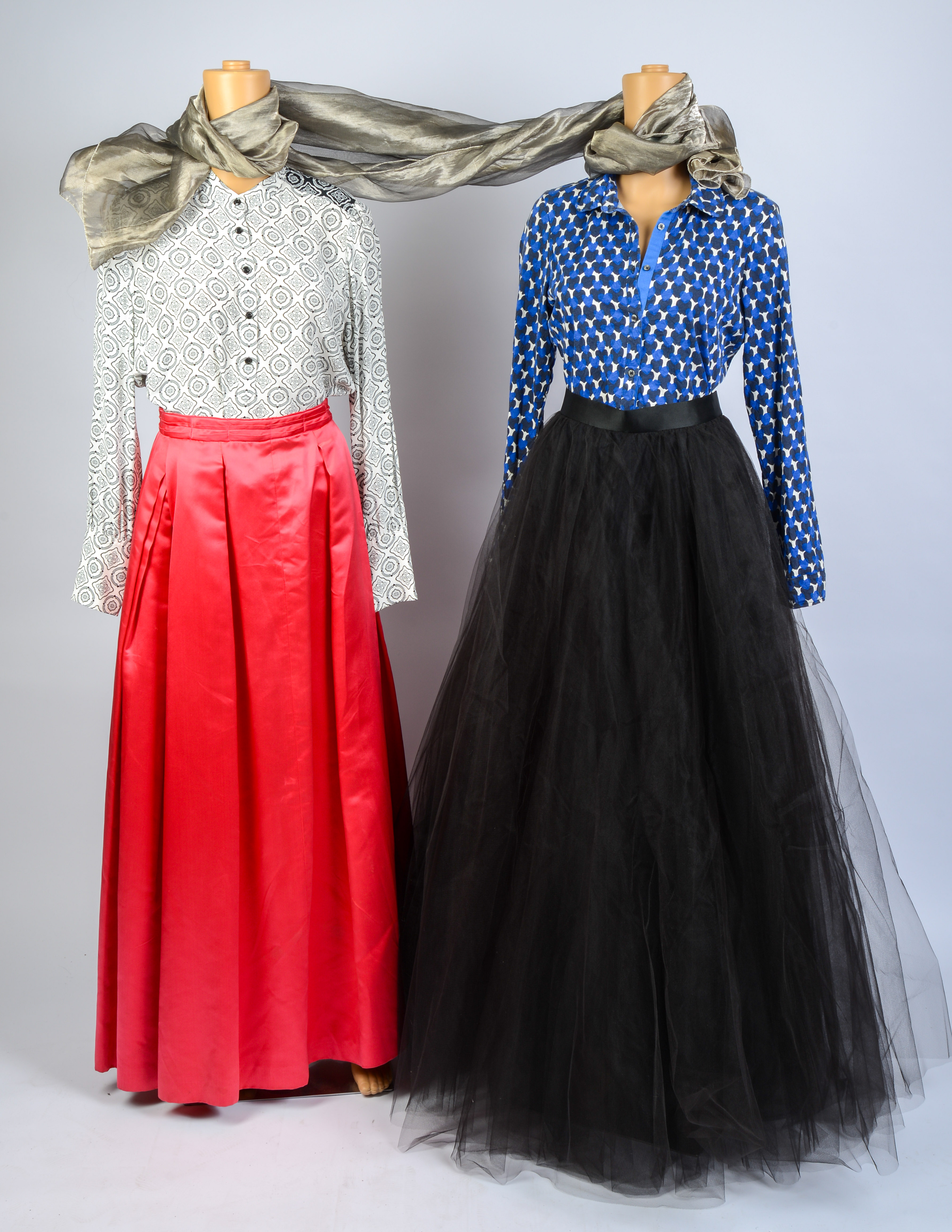 GROUP OF DESIGNER CLOTHING.