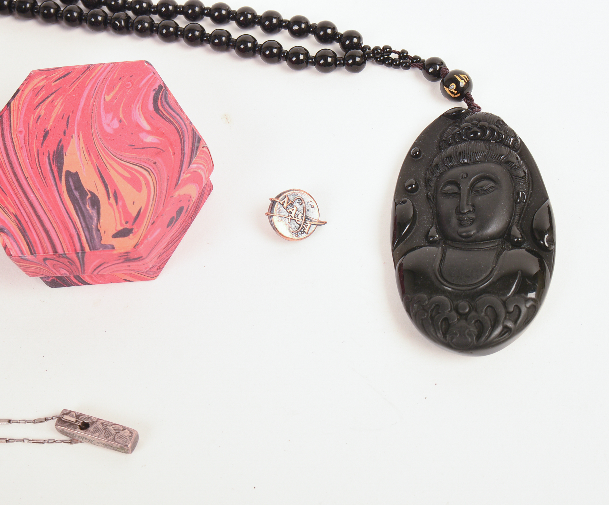 COLLECTION OF JEWELRY.