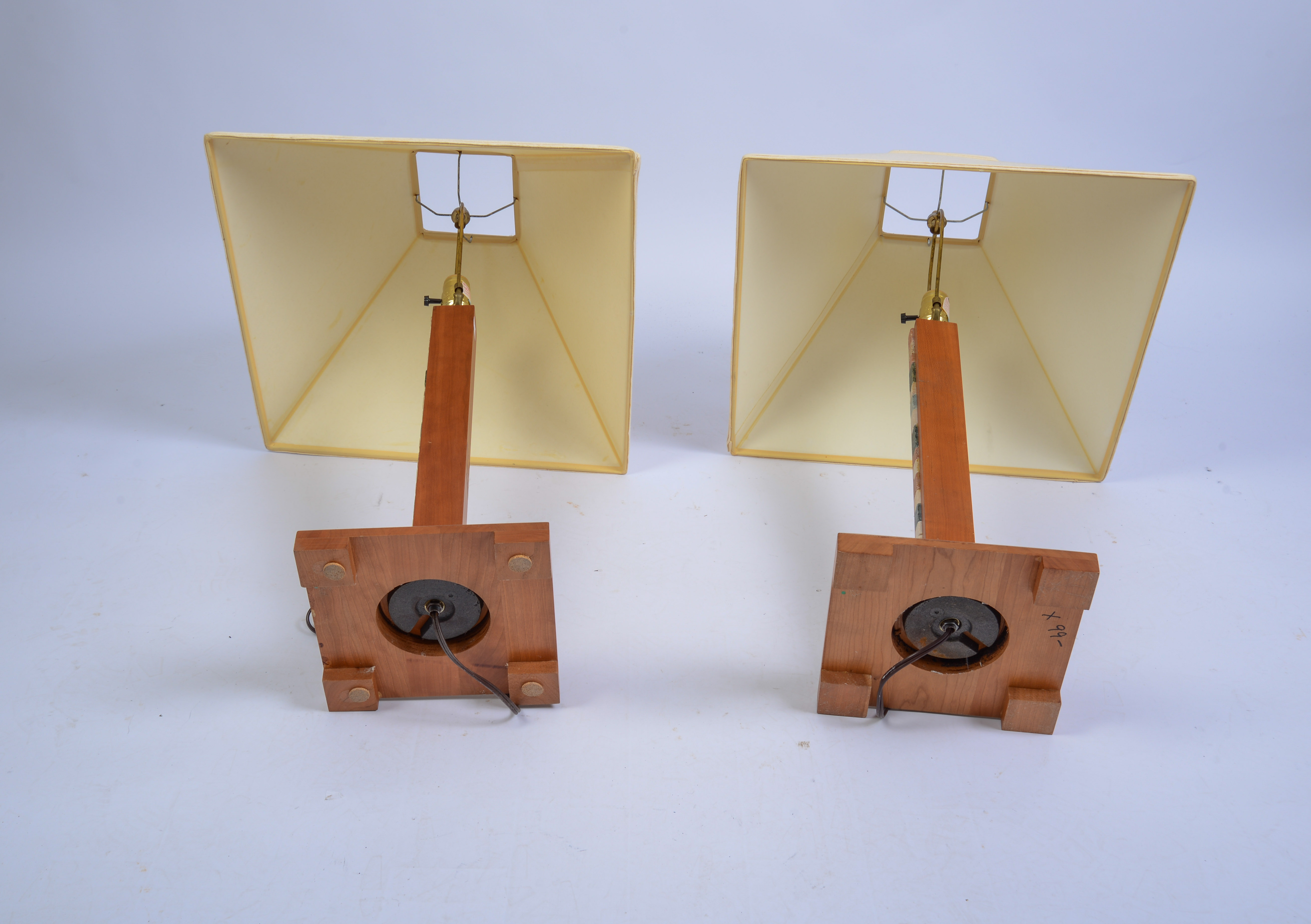 PAIR OF TABLE LAMPS WITH STONE INLAY.