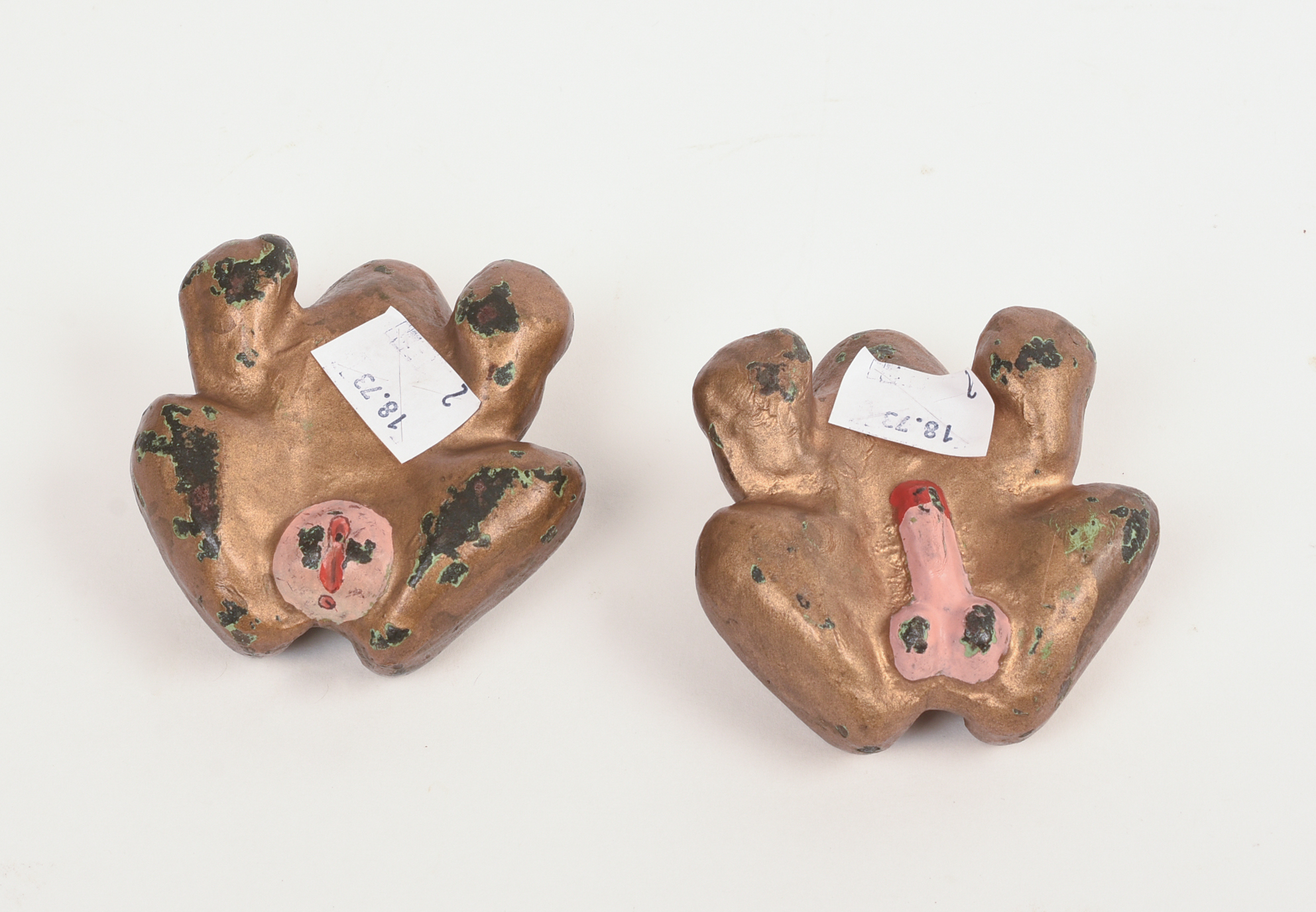 PAIR OF MID CENTURY BRASS FROGS.
