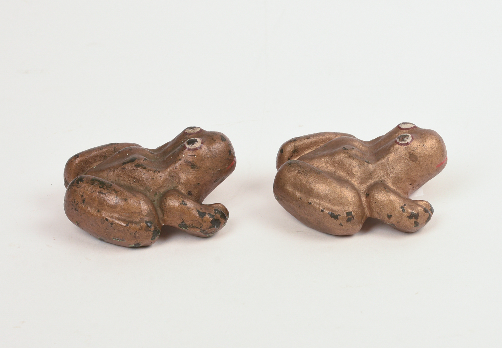 PAIR OF MID CENTURY BRASS FROGS.