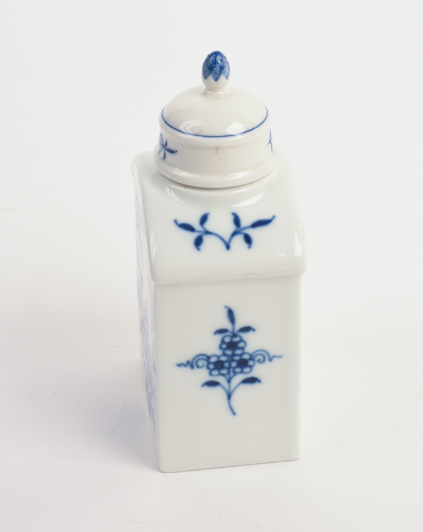 MEISSEN BLUE ONION TEA CADDY.
