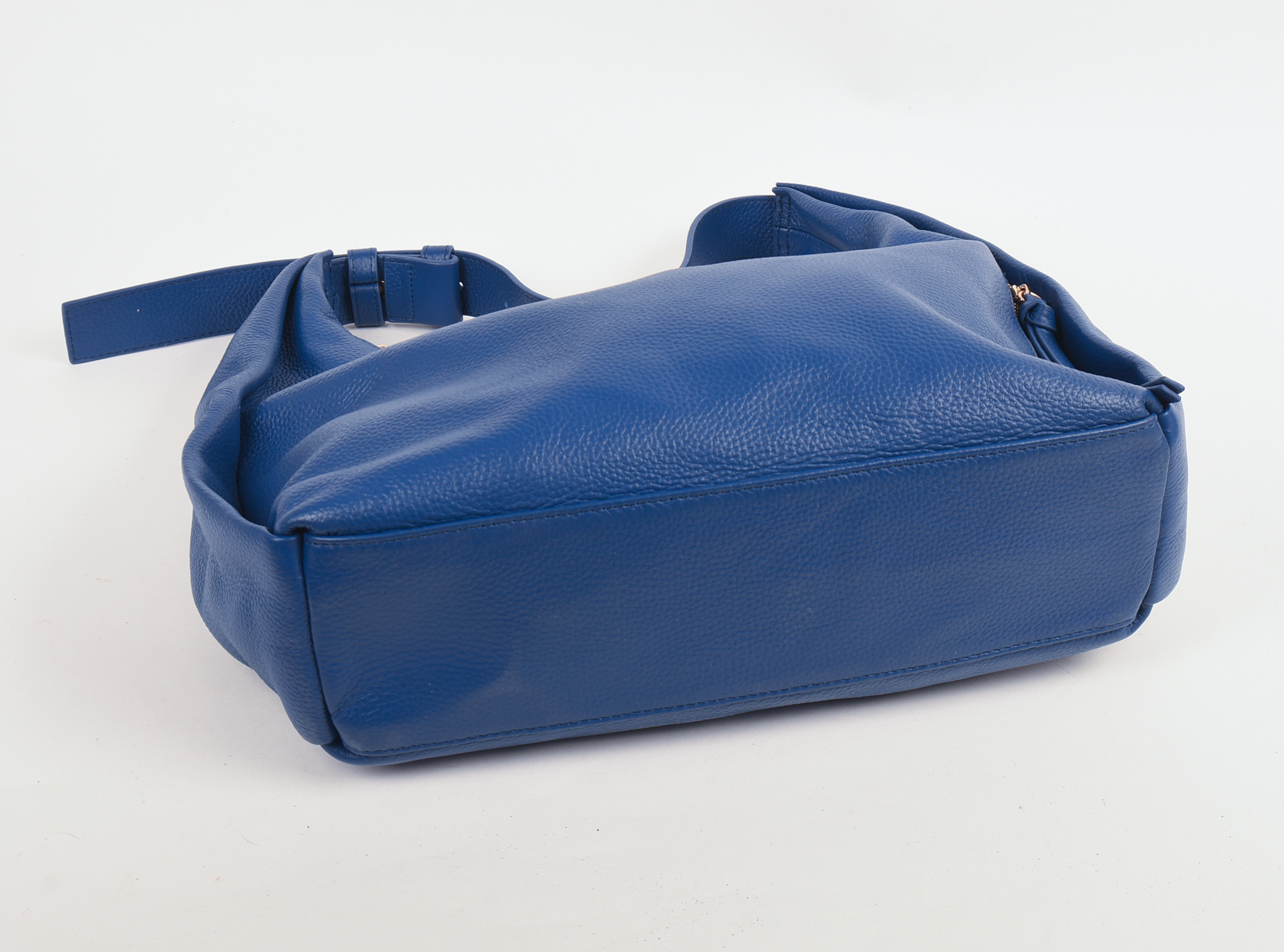TOTE LE MONDE BLUE LEATHER HANDBAG.