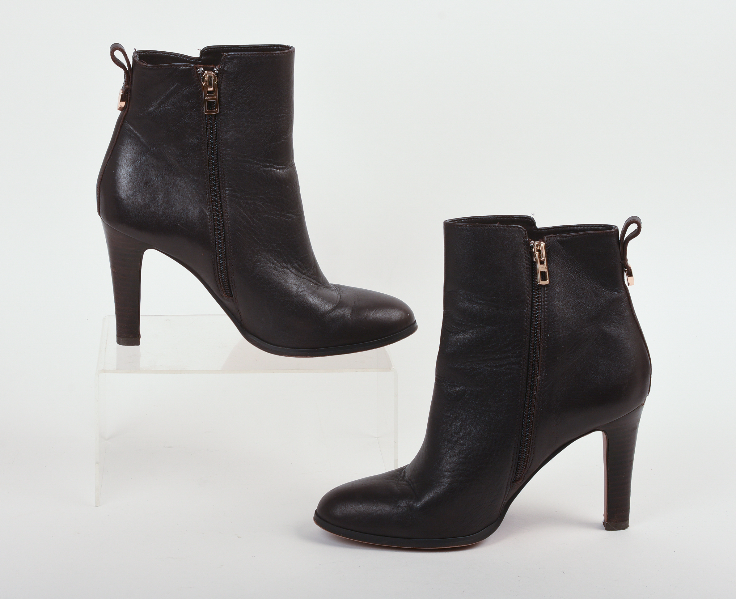 COACH LEATHER BOOTS, SIZE 8.