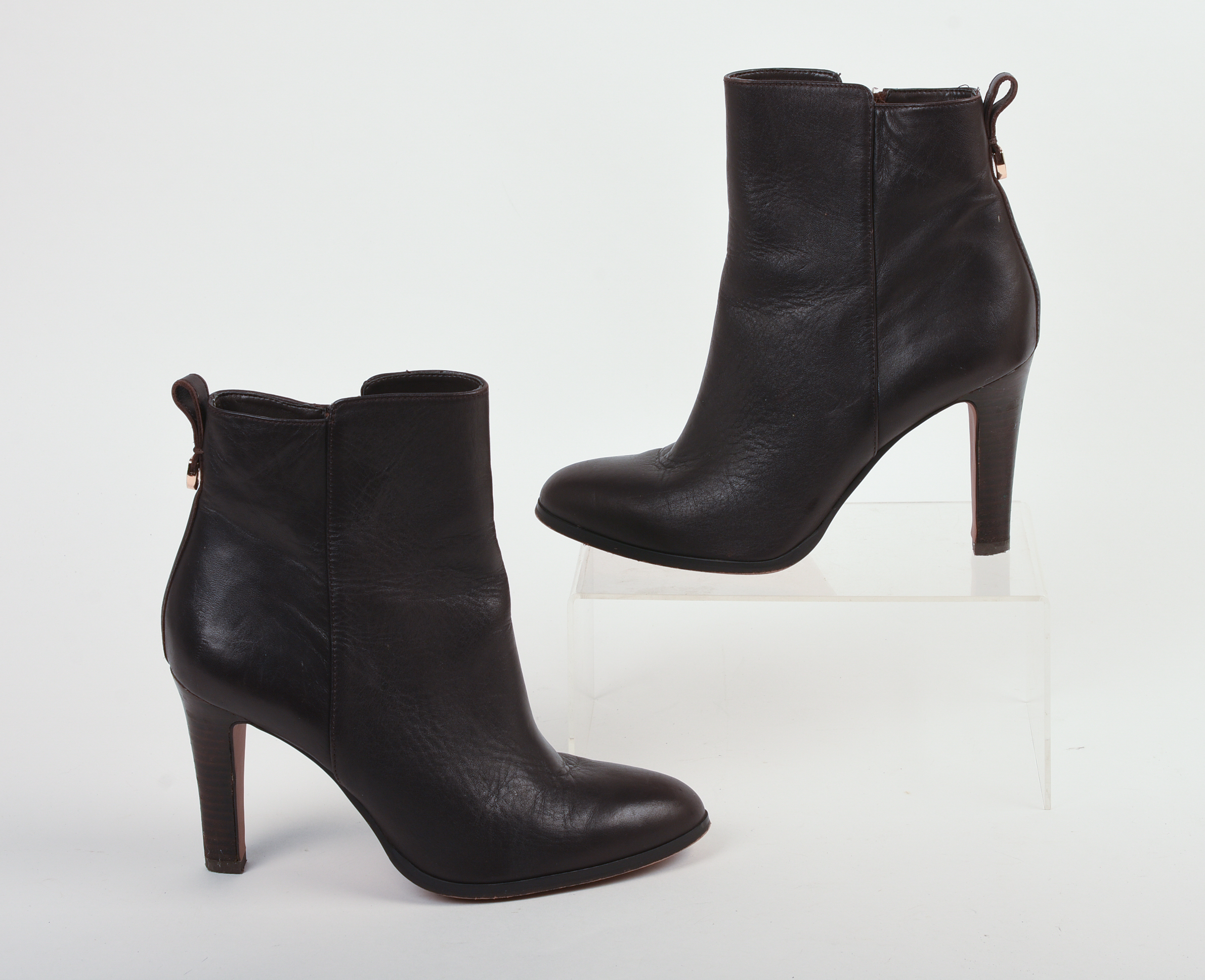 COACH LEATHER BOOTS, SIZE 8.