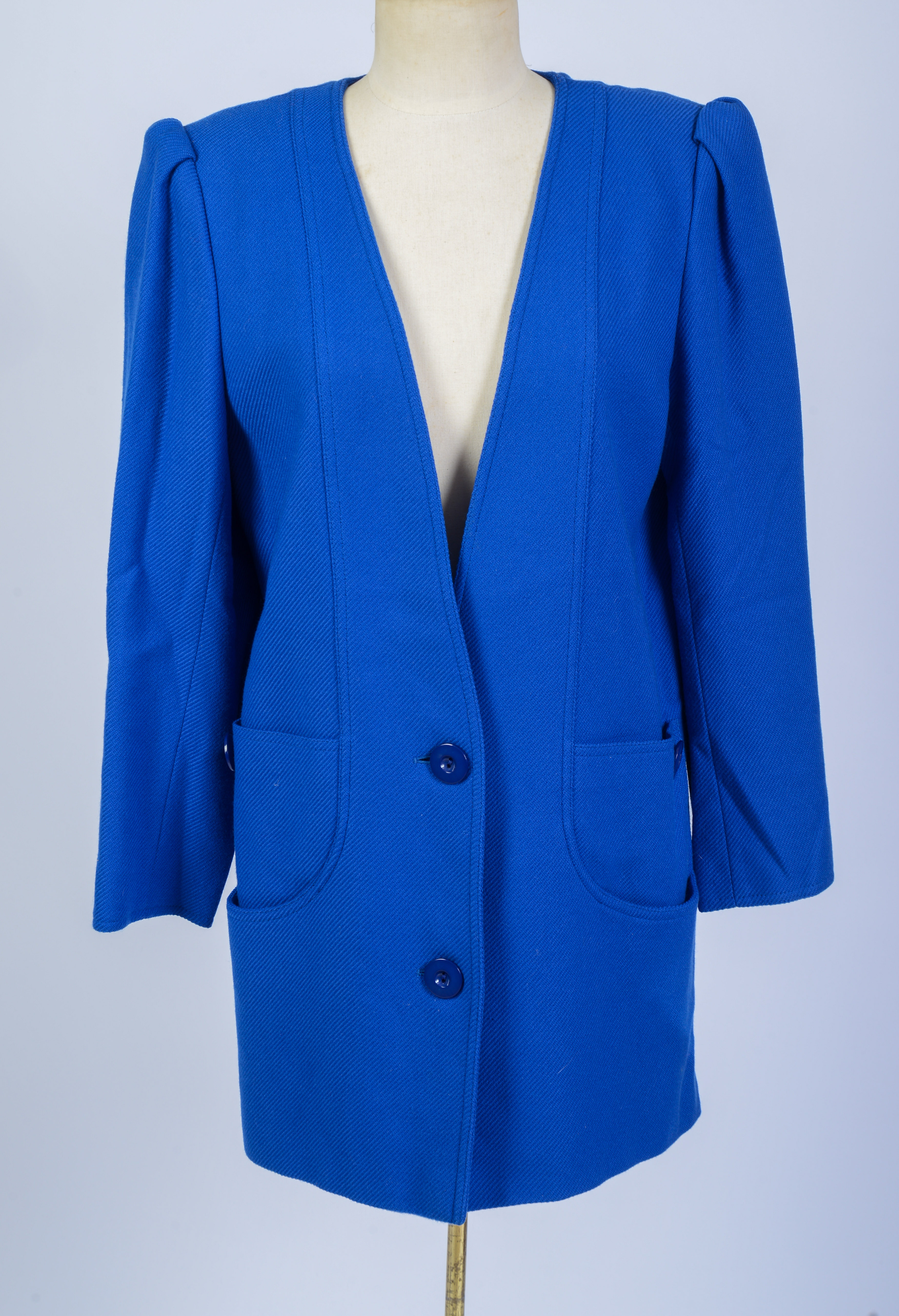 VALENTINO BLAZER IN BLUE, SIZE 40/6.