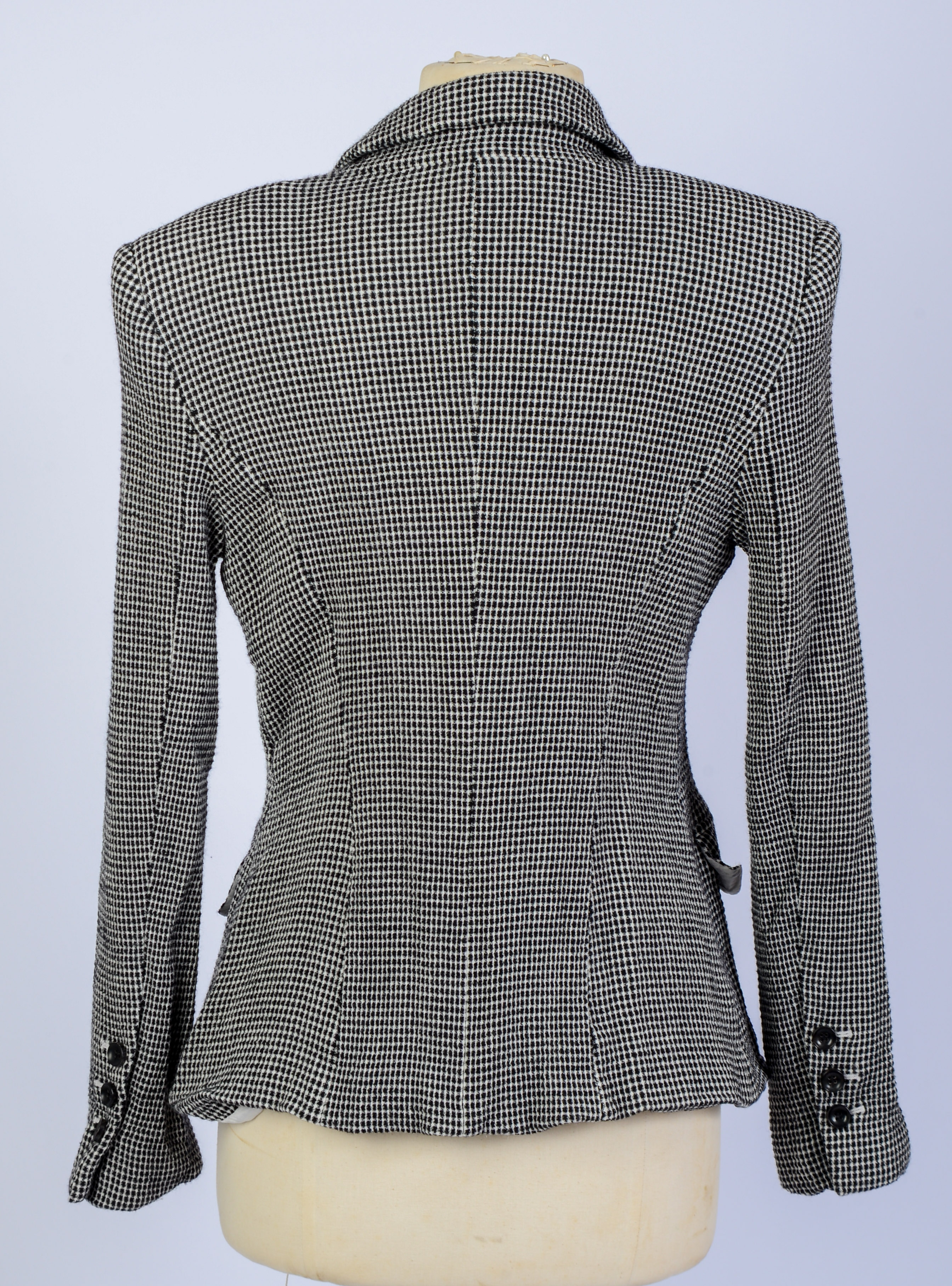 ESCADA BLACK CHECK BLAZER, SIZE 40.