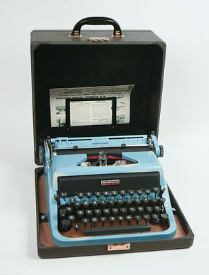 Underwood Champion Golden Touch Typewriter. Good condition, recently cleaned.
