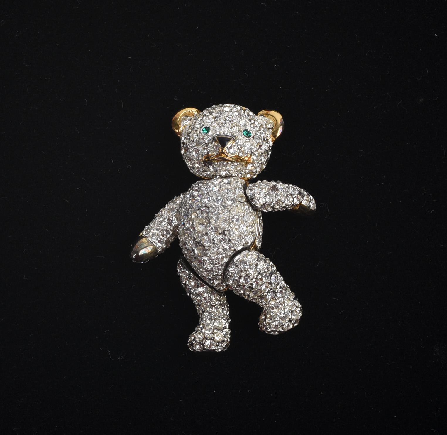 CRYSTAL COSTUME JEWELRY BEAR BROOCH.
