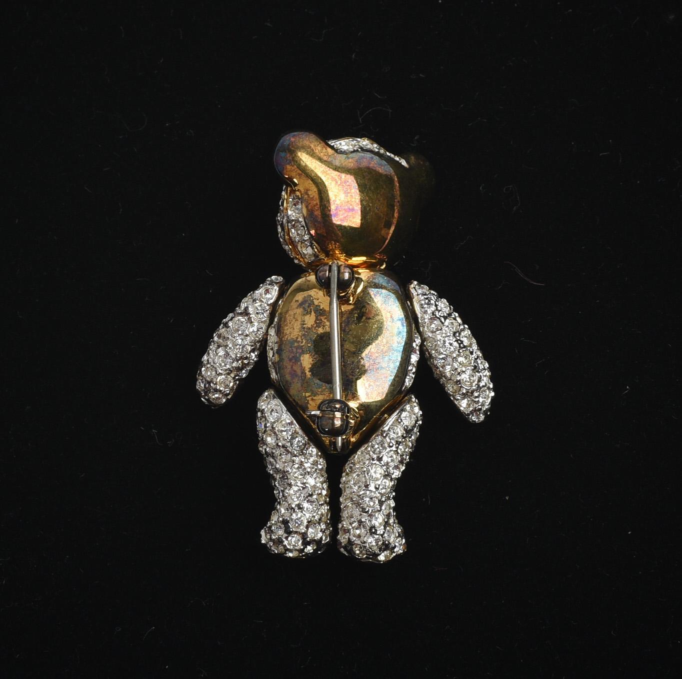 CRYSTAL COSTUME JEWELRY BEAR BROOCH.