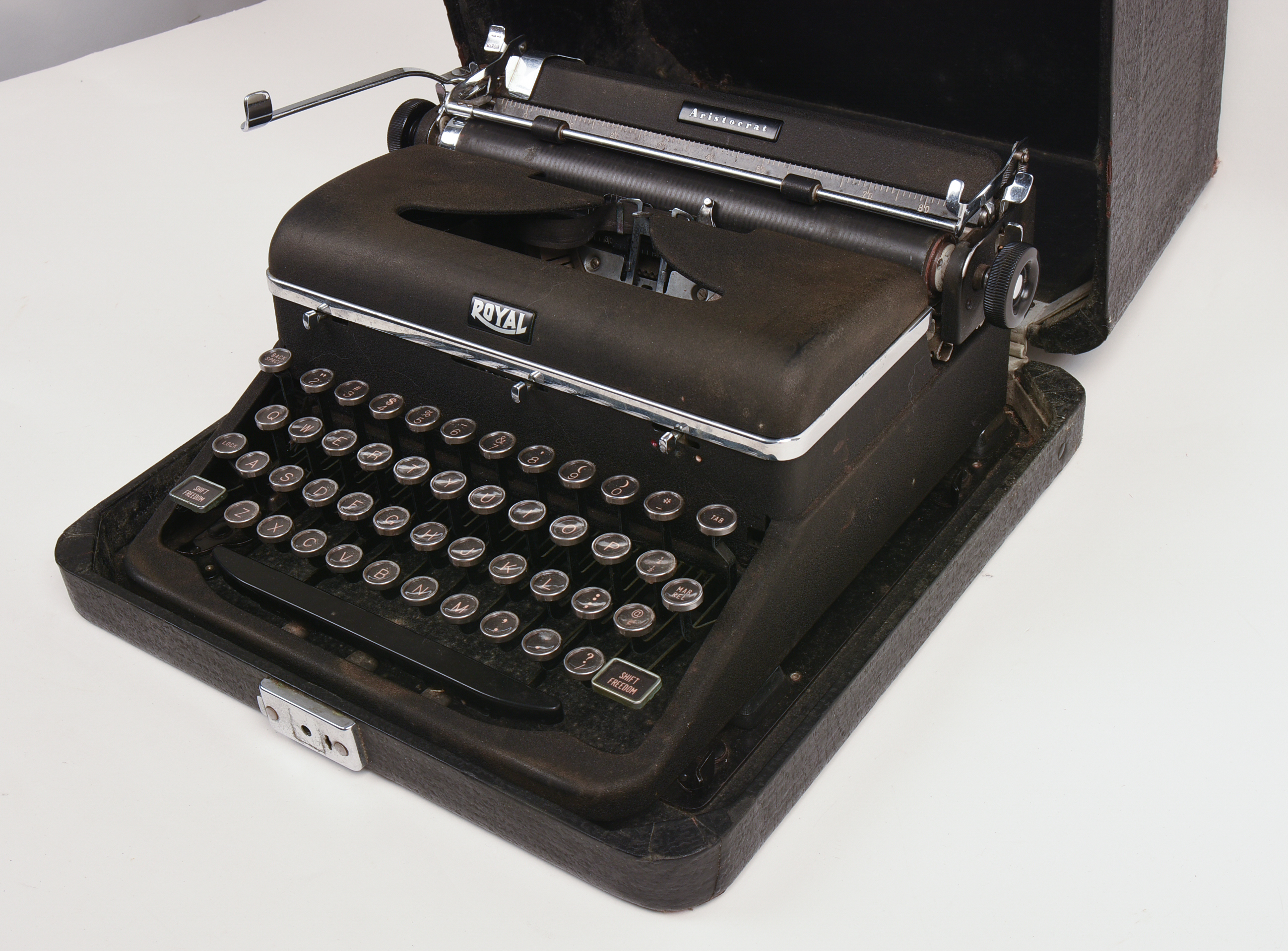 Royal Aristocrat Typerwriter.