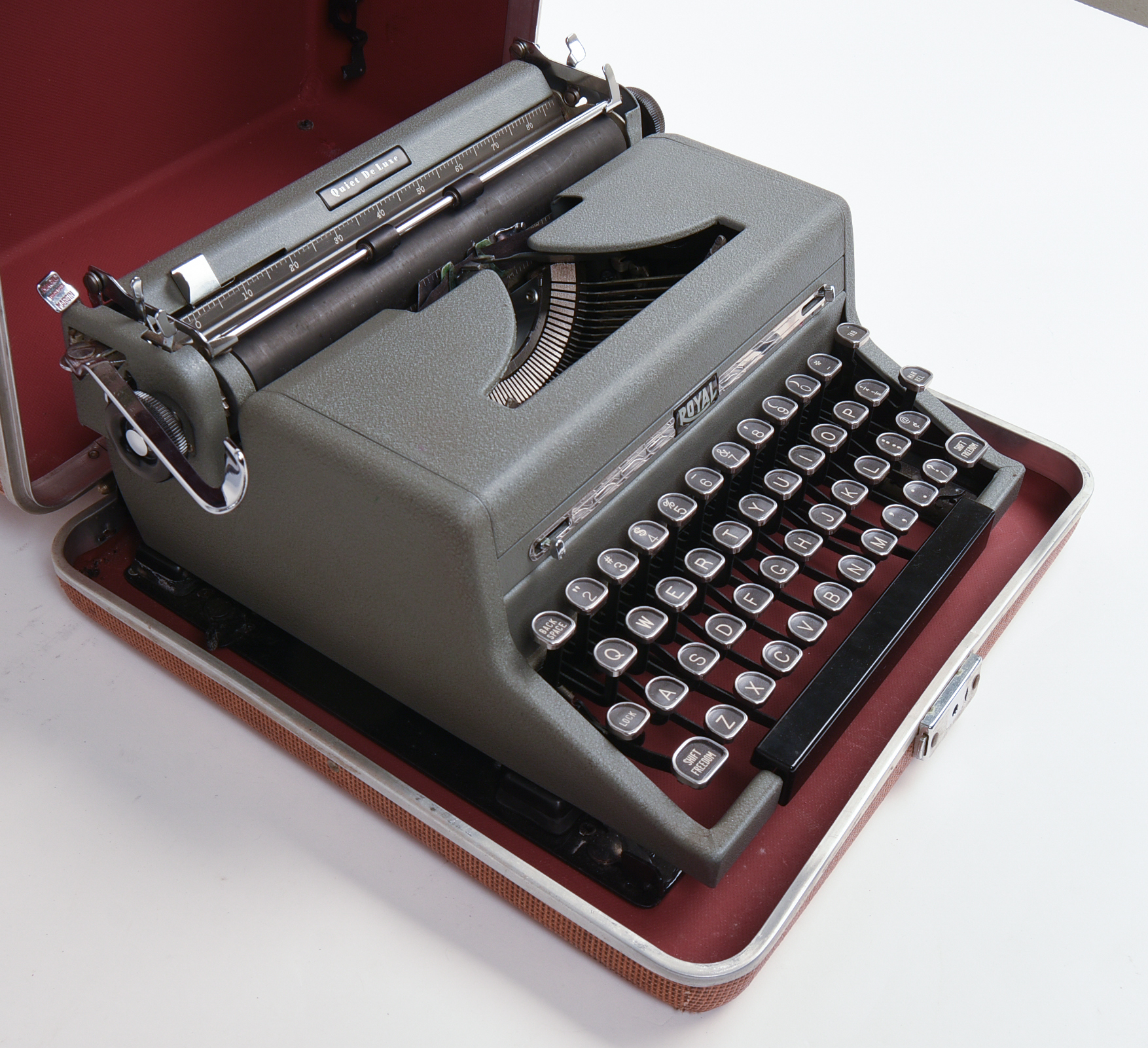 Royal Quite Deluxe Typewriter.