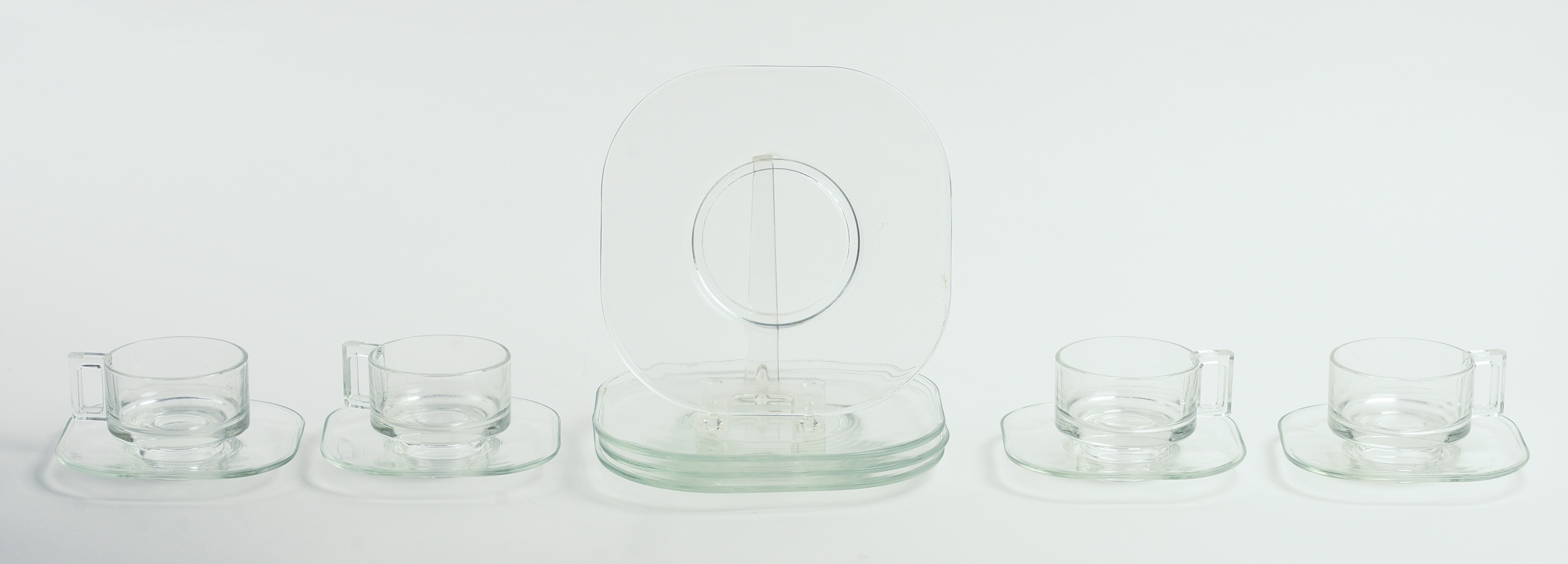 FOUR JOE COLOMBO GLASS PLATES, TEACUPS AND SAUCERS.